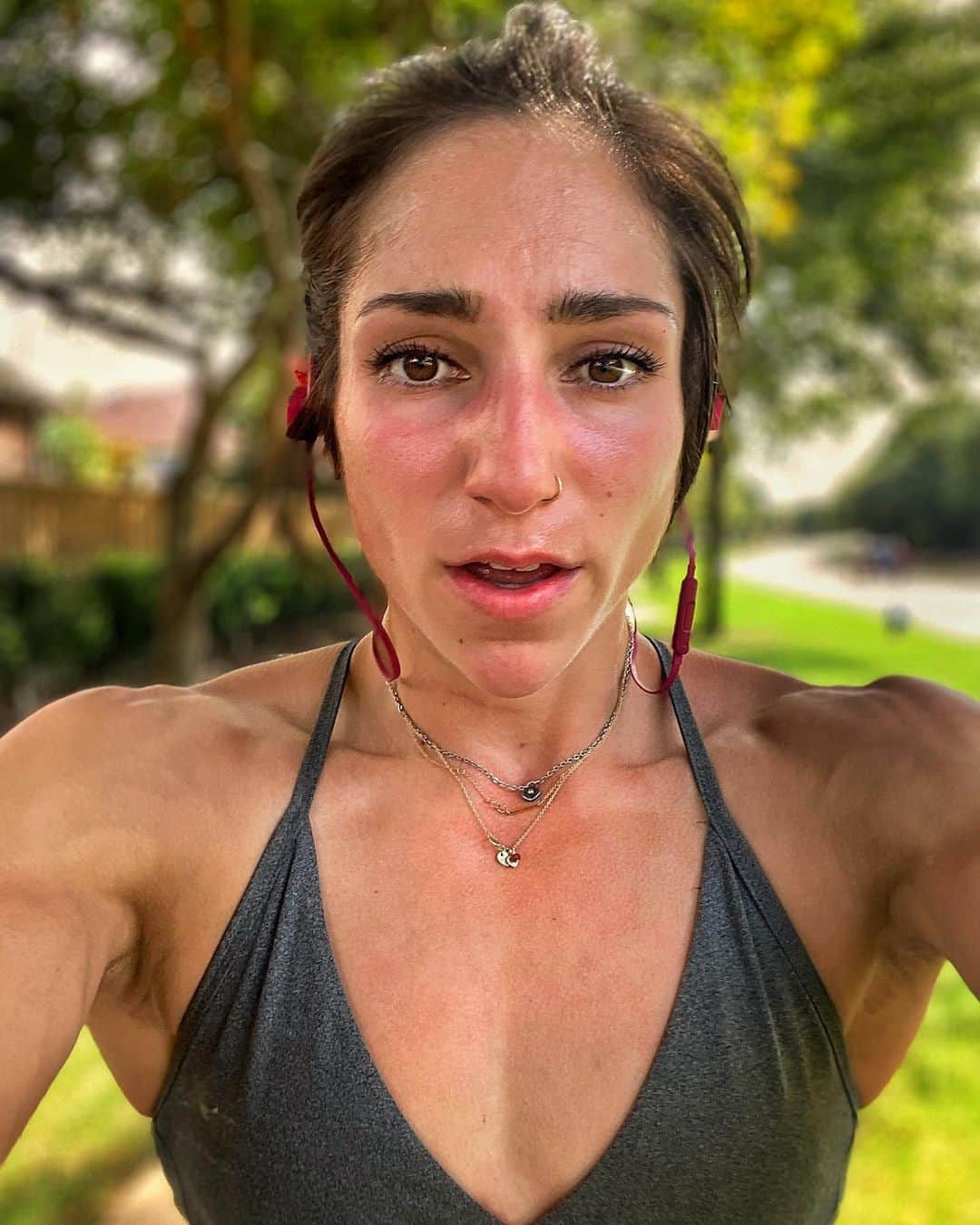 アレックス・パッチシオさんのインスタグラム写真 - (アレックス・パッチシオInstagram)「Who ever said running in this Texas humidity and heat was fun?? . That snow in Colorado is sure sounding good right about now! 🤪 . #toohot #running #workhard #trying #whatamidoing #ugh」9月10日 0時25分 - alex_puccio89