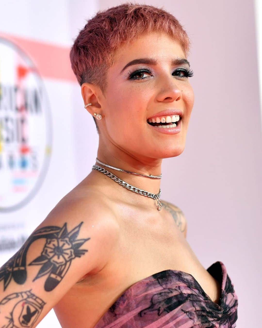 Just Jaredさんのインスタグラム写真 - (Just JaredInstagram)「@halsey is set to make her acting debut in a new TV series! Tap this picture in the LINK IN BIO for all the exciting details. #Halsey  Photo: Getty」9月10日 0時27分 - justjared