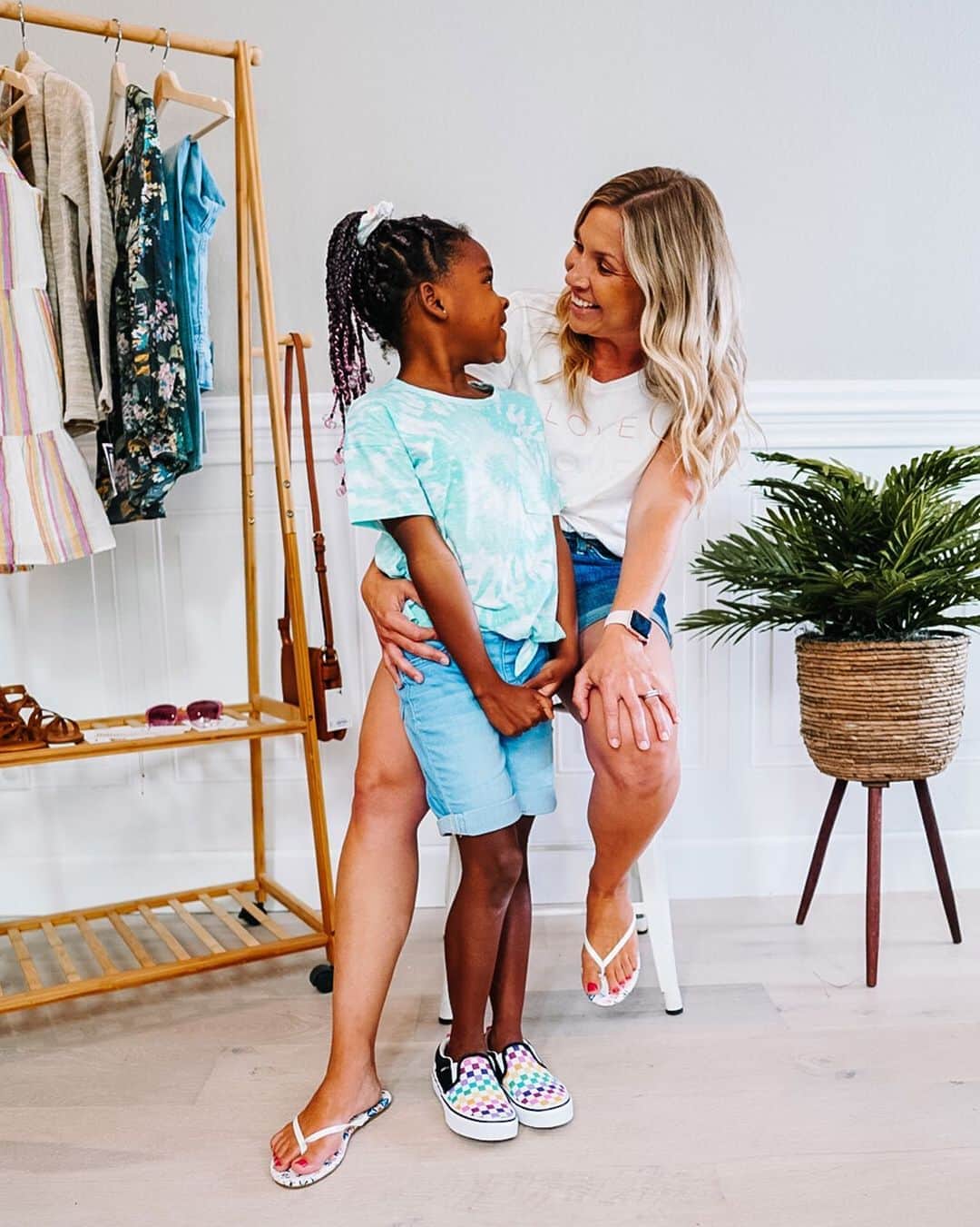 ロック&リパブリックのインスタグラム：「Sweet styles for an even sweeter school year—wherever their classroom may be! 📚 Tap to shop these picks from @global_munchkins and more. #Kohls #backtoschool」