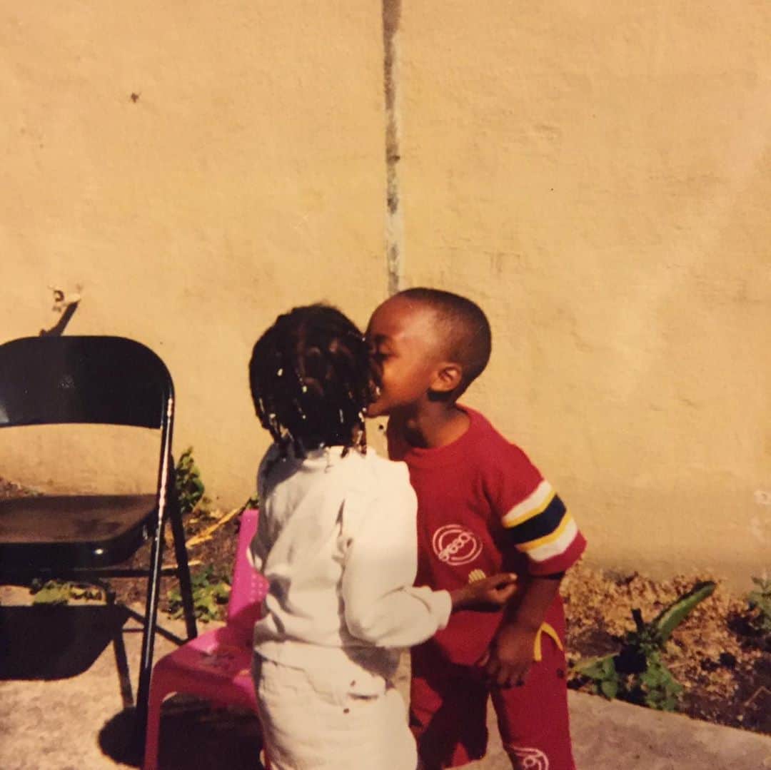 デイミアン・リラードのインスタグラム：「Because today is “Bee” Day... y’all wish my cousin/sister a happy #BeeDay !!!! Love you 🎁🎉🎊🎁 @prettibritty__」
