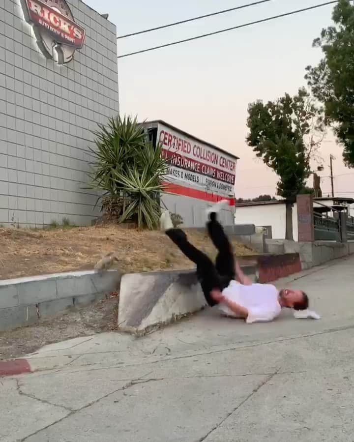 スラッシャーのインスタグラム：「🥉 @tiredskateboards 2020 video in the works...」