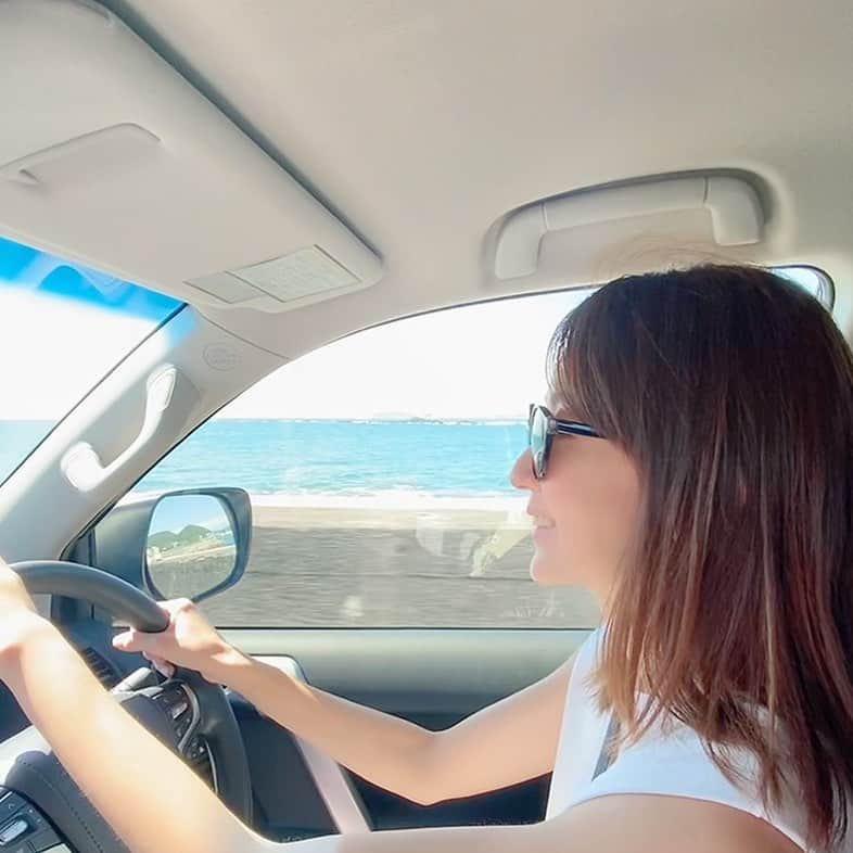 大河内奈々子さんのインスタグラム写真 - (大河内奈々子Instagram)「訳あって代車。 ドキドキしながら運転中。  こんなふうに海がすぐそばにある　裏道をドライブ🚗 綺麗な海がバックの写真は　@arichan37.888  が撮ってくれました😆 改めて葉山の景色の美しさを実感！  #hayama #drive #葉山暮らし #自慢の景色 #自分では撮れない写真 #ありがとう」9月9日 16時03分 - nanakoohkouchi