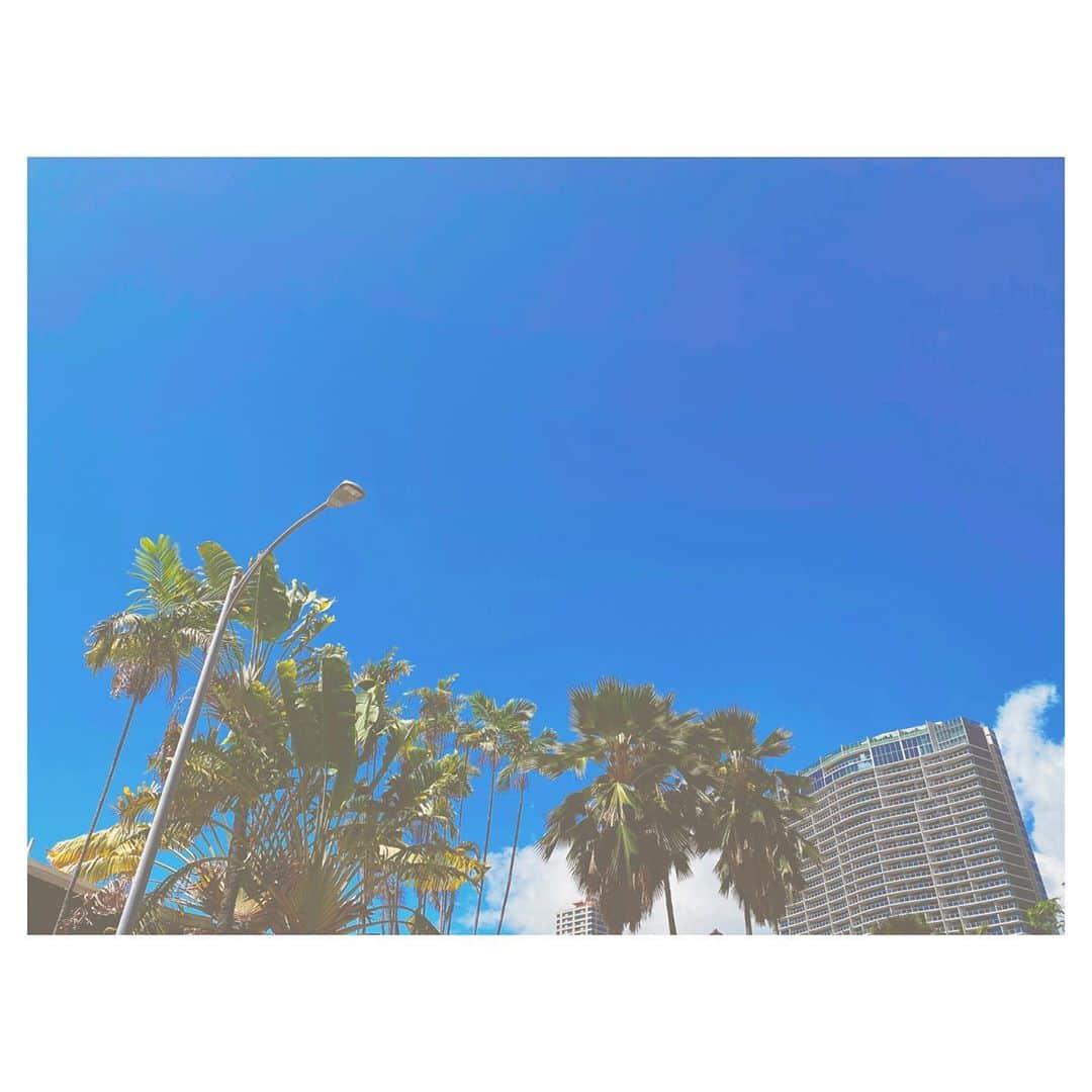 荒川れん子のインスタグラム：「2 weeks more... 自宅待機令、更に2週間延長だって。 . . #hawaii #stayhome #ハワイ #自宅待機 #カコソラ」