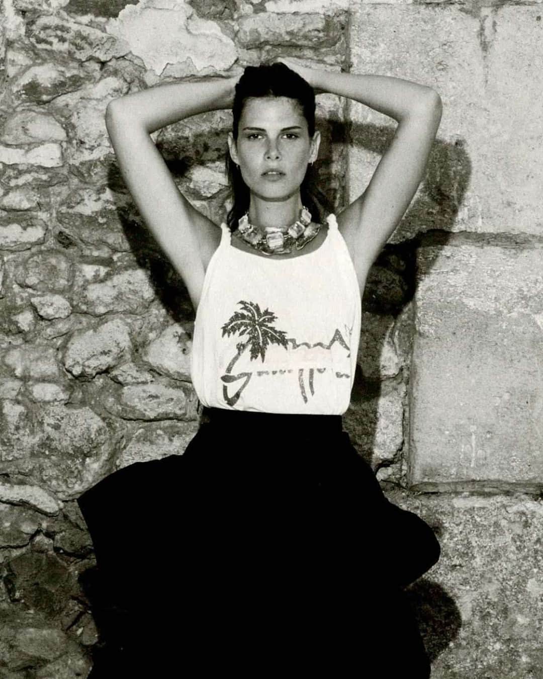 グーセンス パリのインスタグラム：「STONE necklace and POMPEI necklace styled by @vanessacoquet for @cosmopolitan_fr」