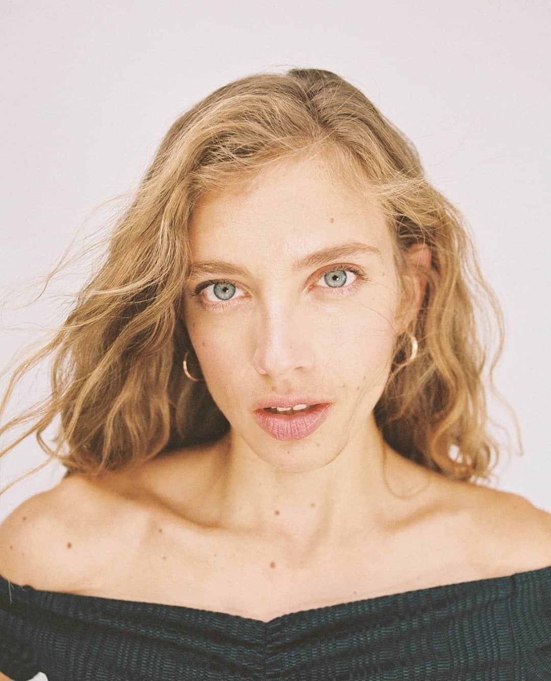 TALLY WEiJLさんのインスタグラム写真 - (TALLY WEiJLInstagram)「@adelinejouan is a French model, artist and a proud plant mom 🌿 Find out more about her soon 👀 #ITSINMYGENES #ownit」9月9日 16時20分 - tally_weijl