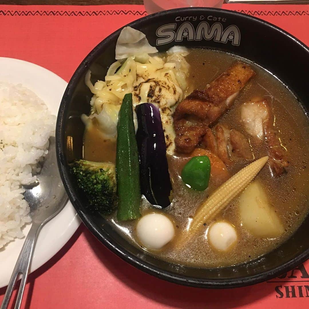 風谷南友さんのインスタグラム写真 - (風谷南友Instagram)「Still hot. But summer does not want you to be over. ・ My favorite curry shop. ・ SAMA ・  まだ熱いですね。 でも、夏が終わって欲しくない。、 ・ 私の好きなカレー 屋さん SAMA 私が好きなのは、 パリチキと焦がしチーズキャベツ 的な名前のやつ の あっさりスープ1番 💛 #カレー  #SAMA #下北沢」9月9日 16時30分 - nayu.jp_149cm