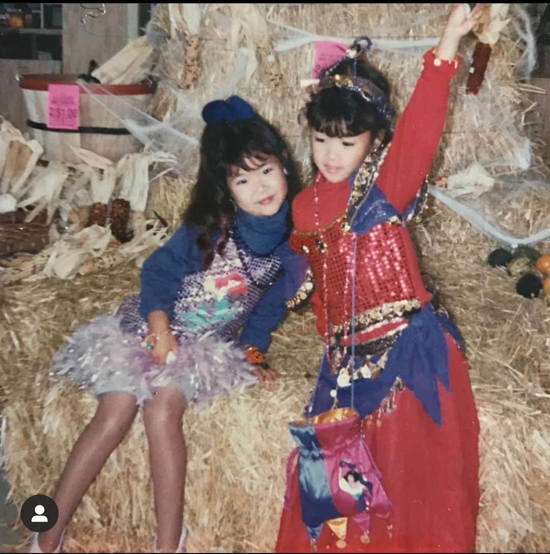 平野ジェニファーのインスタグラム：「Sisterly love!!! (Yes I’m a bit early for Halloween. But I love chocolate).  •Incase anyone needs Halloween costume ideas  I got you! My mom made us these costumes when we were kids. Christina was Esmerelda and I was the little mermaid when she had legs on land.  • • •  #halloween #costumes #handmade #momsofinstagram #costumedesign #love #adorable #1997 #fit #cute #japan #golfers #liketwins #sisterlove #sisters #bestfriends #happy #besties #longhair #asians #hungry #instadaily #instalike」