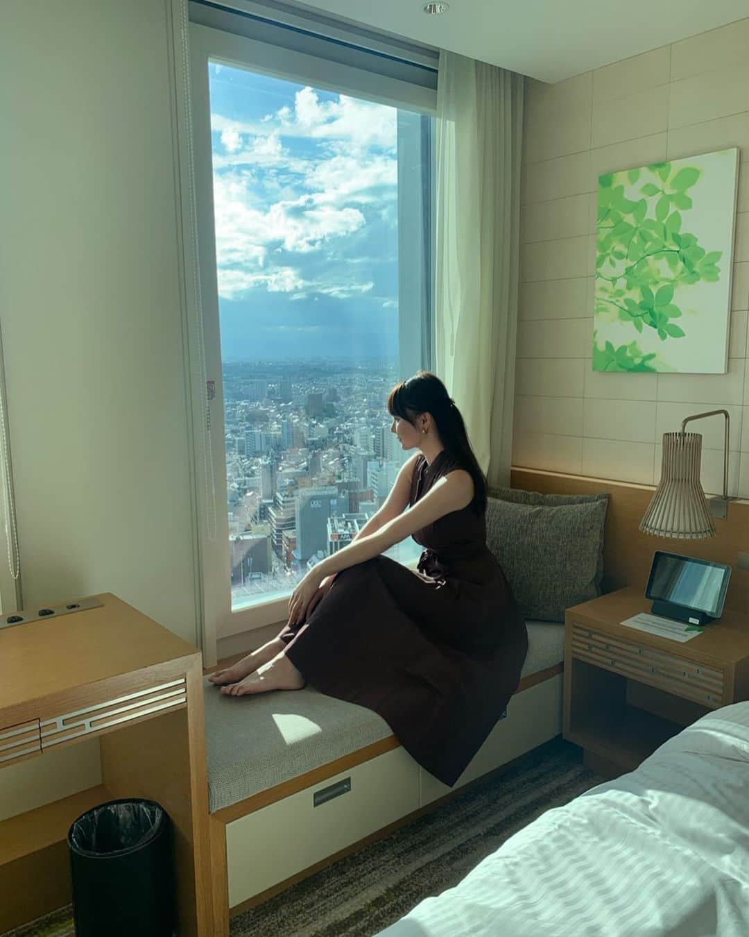 ゆうりちゃんさんのインスタグラム写真 - (ゆうりちゃんInstagram)「名古屋旅👗💞  とっても眺めが良くて 朝の目覚めが気持ちいいお部屋でした😌❤️  #名古屋#名古屋ホテル#JRゲートタワー#JRゲートタワーホテル#スナイデル#gotoキャンペーン」9月9日 16時28分 - yuurichangram