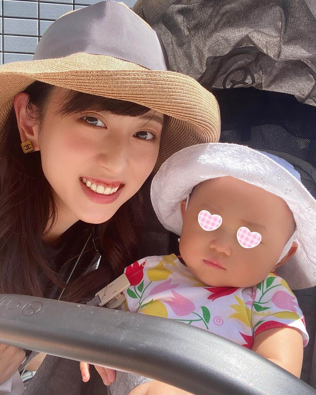 中西麻里衣さんのインスタグラム写真 - (中西麻里衣Instagram)「小学校が始まって1週間💨 息子達がいない時間をしばらく静かに、心穏やかに過ごしたくて…数日引きこもりました😅 今日は久しぶりに娘と2人で近所へお出掛け✨ 電車に乗るわけでも、お買い物するわけでもないですが…お化粧して・髪の毛巻いて・ピアスして。。。それだけで何だか楽しかったです👗 #小学校開始#静かな時間#息子達#なぜに君達はいつもたたかってるの#娘とお出掛け#0歳#11ヶ月#女の子#メイク#楽しい#ちゃんとしよ#ご近所#アラフォーママ」9月9日 16時32分 - 87marii