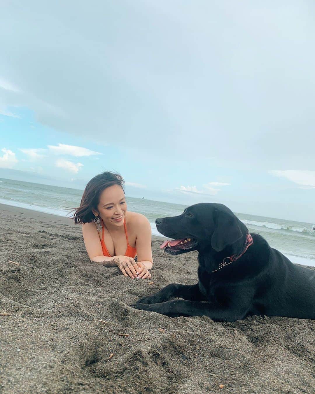 Soweluのインスタグラム：「つかの間の幸せな時間 友達と友達の愛犬ハナと🐾 ・ ・ ・ #healing  #withmyfriend #memories #2020summer」