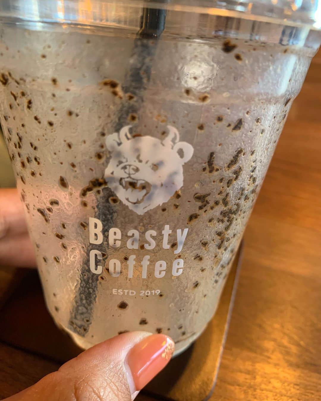 山田幸代さんのインスタグラム写真 - (山田幸代Instagram)「うぎゃー！ こんなに美味しいバナナシェイク飲んだことないかも😆🙌🏻 バナナが大好き山田 アイスが大好き山田 シェイクにするともっと大好き山田 が間違いないと断言します🤣‼️  おかわりしようと思ったら、私が頼んだやつが“ラスト”だったようです！ よかったー飲めて🥛🍌🥛🍌  奥渋行ったら毎回よりそう‼️  #バナナシェイク  #カフェライフ #beastycoffee」9月9日 17時05分 - lacrosseplayer_sachiyoyamada
