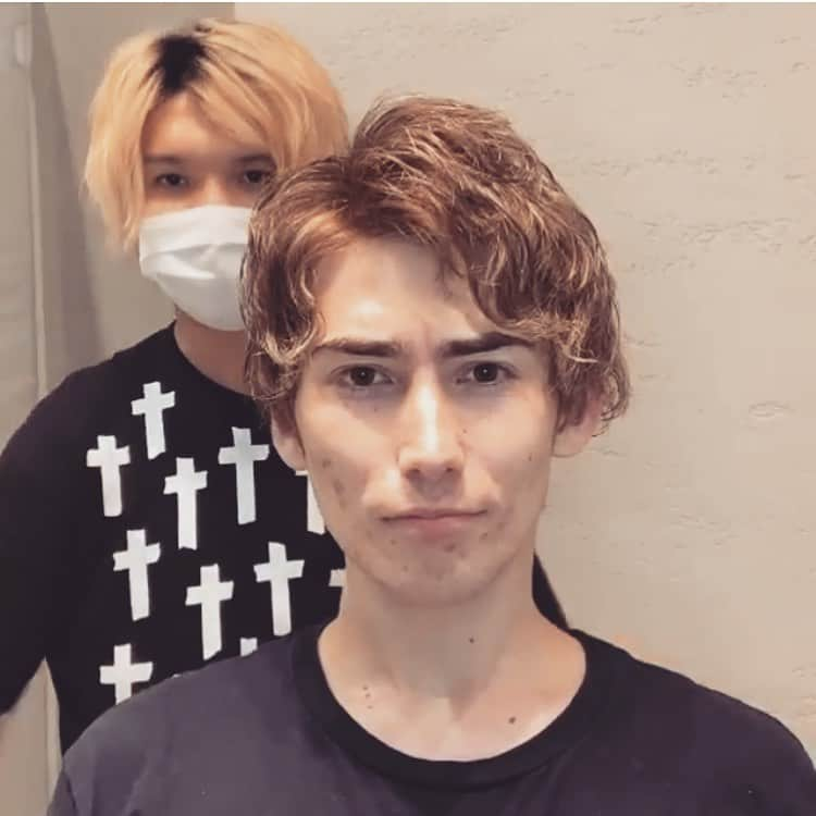 James Jさんのインスタグラム写真 - (James JInstagram)「人生初のパーマ😳🔥　  いつもありがとうございます😭 ↓↓ @ryohair.mnhs」9月9日 17時10分 - j_myball