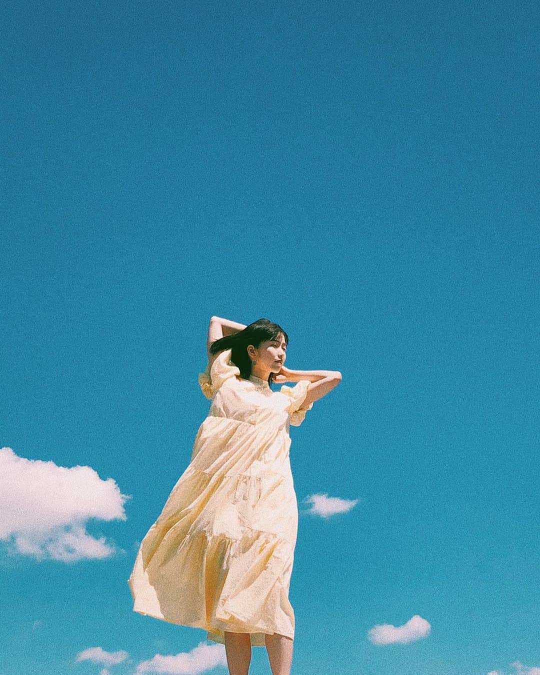 横山由依さんのインスタグラム写真 - (横山由依Instagram)「空にいるみたいな写真☁️  @kanbepouty さん📷 #カンベ写真館」9月9日 17時15分 - yokoyamayui_1208