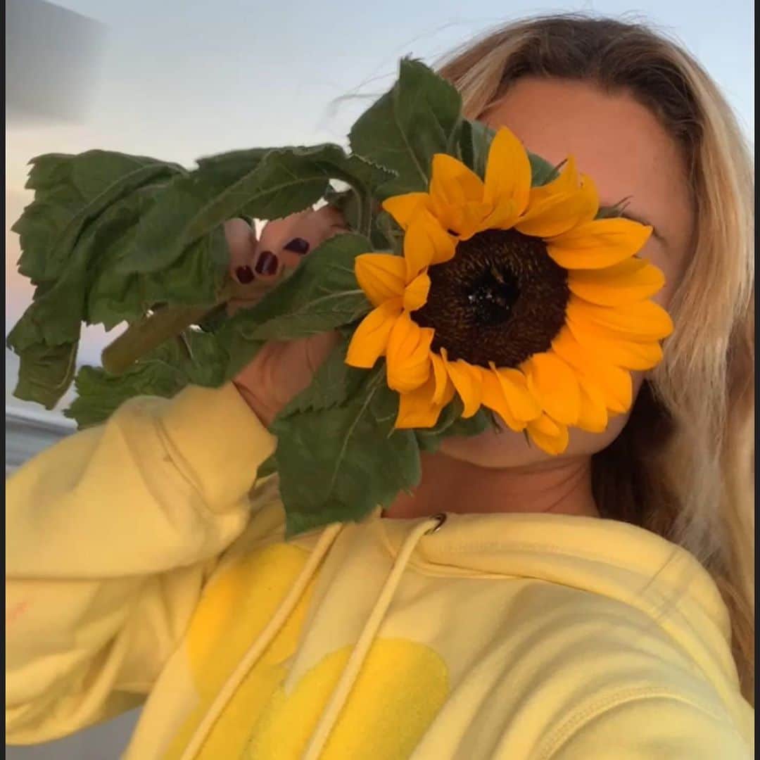 ニッキ・バン ダイクのインスタグラム：「🧡💛🧡💛🧡💛🧡💛🧡💛🧡💛」
