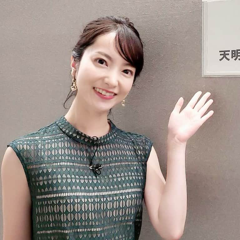 天明麻衣子のインスタグラム：「この間は秋らしい色のワンピースで収録でした💕 楽しかったけど、なぜか体力不足を痛感した…笑　別に激しく動くわけじゃないんだけど、長丁場の収録を乗り切るにはやっぱり体力が必要ね💦 #コロナと暑さを言い訳に#運動不足を反省 #体力をつけたい #運動しよう #収録 #秋色コーデ」