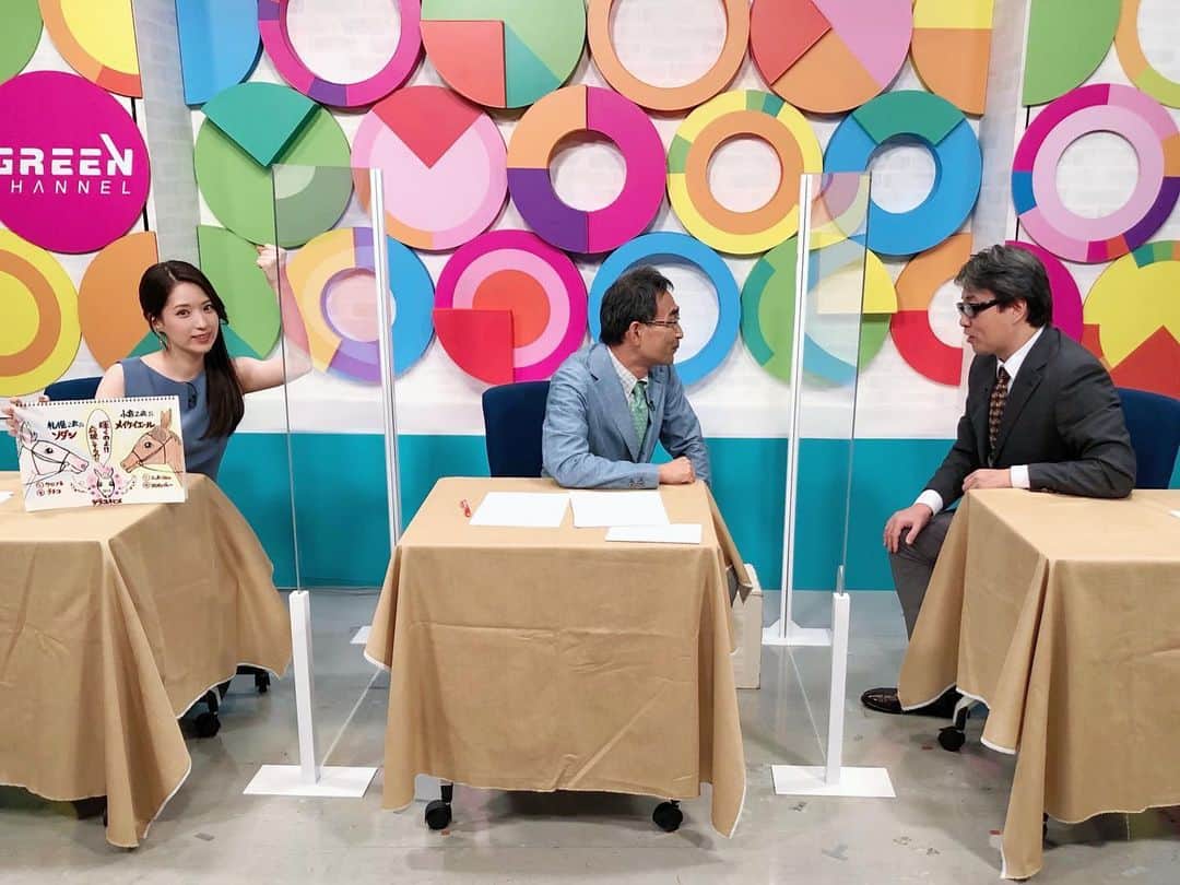 色紙千尋さんのインスタグラム写真 - (色紙千尋Instagram)「今週のスケッチブック🎨 ソダシの、輝き・純粋という意味と、メイケイエールのエールの応援をとって、吹き出しの中は「輝くのよ！応援してるわ！」になりました👏✨ 最後まで良いのが思いつかなくて、メイクの岡田先生が良い案をくれました〜〜！さすがです🤣✨ カメラ越しだと色鉛筆の色があまりうつらないので濃い目に描いています🤔今後も応援しています🦄🐴🌟 #グリーンチャンネル #先週の結果分析 #競馬 #ソダシ #メイケイエール #シラユキヒメ #白毛 #白毛馬」9月9日 17時32分 - shikishi_chihiro