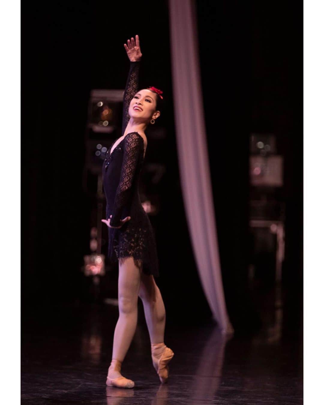 牧阿佐美バレヱ団さんのインスタグラム写真 - (牧阿佐美バレヱ団Instagram)「Behind the scenes Summer Ballet Concert 2020 8/11/2020  by Photographer Akihiko Yokoi @akihiko_yokoi  写真は「サマー・バレエコンサート 2020」 「カルメン」より　カルメンの踊り キャスト：織山万梨子（ @vmarikov ）　  全写真はダンサーズブログに掲載しています。 （ @asamimakiballettokyo ）プロフィール欄にあるURLから、ダンサーズブログをご覧ください。 * * * * * #牧阿佐美バレヱ団 #牧阿佐美バレエ団 #AsamiMakiBallet #ballet #balletdancer #バレエ #クラシックバレエ #dancer #dancerphotography #dancephoto #balletphotography #instagramfordancers #balletlife #文京シビックホール」9月9日 17時33分 - asamimakiballettokyo