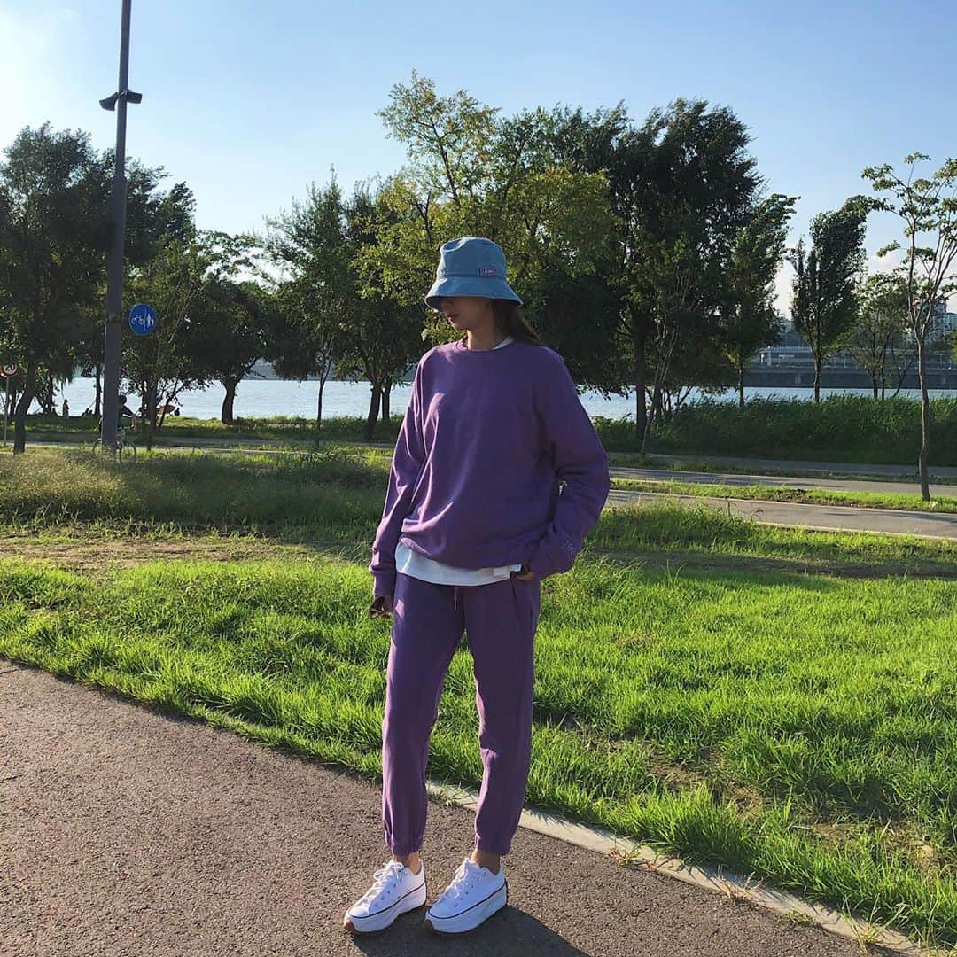 イユエリンのインスタグラム：「이런날 저런날 💜🤍」