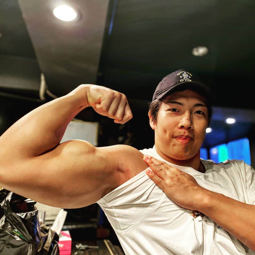 竹下幸之介のインスタグラム：「Biceps Explosion  #wrestling #workout #muscle #training #motivation #ドロキ #上腕二頭筋 #上腕三頭筋 #boys #プロレス  #ddtpro #竹下幸之介」