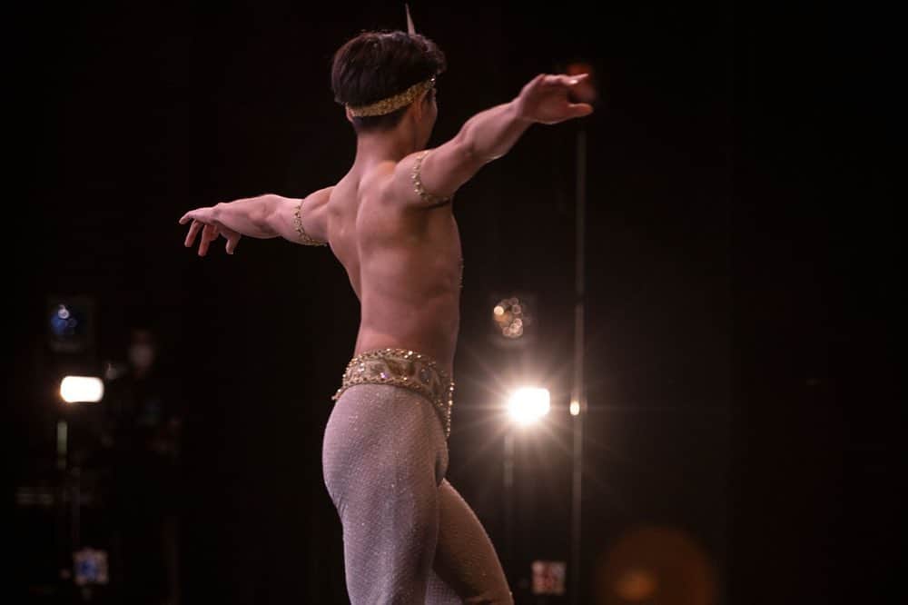 牧阿佐美バレヱ団さんのインスタグラム写真 - (牧阿佐美バレヱ団Instagram)「Behind the scenes Summer Ballet Concert 2020 8/11/2020  by Photographer Akihiko Yokoi @akihiko_yokoi  写真は「サマー・バレエコンサート 2020」 「海賊」よりグラン・パ・ド・ドゥ キャスト：#青山季可 、水井駿介( @shunsuke_mizui )  全写真はダンサーズブログに掲載しています。 （ @asamimakiballettokyo ）プロフィール欄にあるURLから、ダンサーズブログをご覧ください。 * * * * * #牧阿佐美バレヱ団 #牧阿佐美バレエ団 #AsamiMakiBallet #ballet #balletdancer #バレエ #クラシックバレエ #dancer #dancerphotography #dancephoto #balletphotography #instagramfordancers #balletlife #worldwideballet #文京シビックホール」9月9日 17時49分 - asamimakiballettokyo