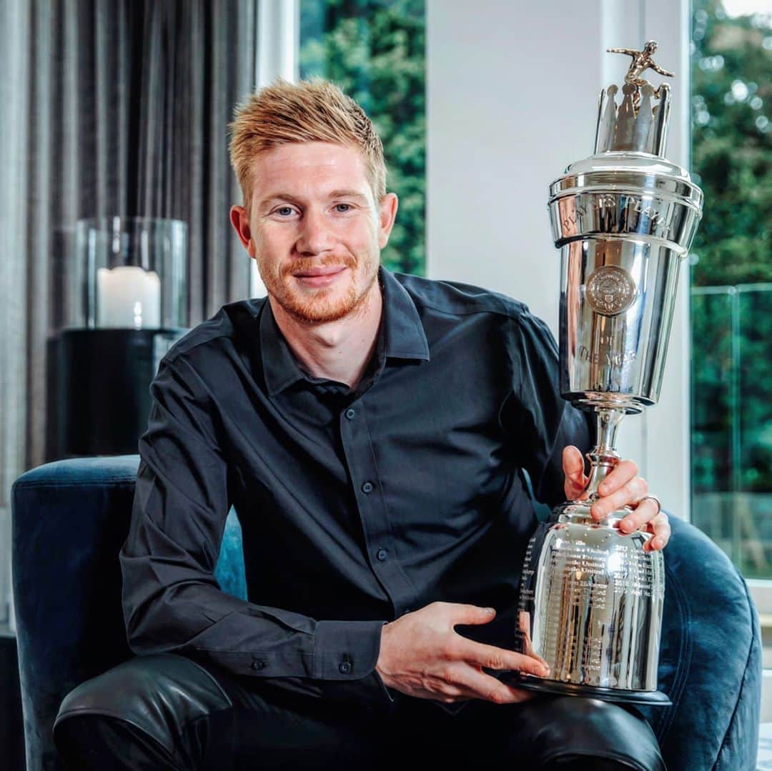 UEFAチャンピオンズリーグさんのインスタグラム写真 - (UEFAチャンピオンズリーグInstagram)「🔝 De Bruyne voted best player in England in 2019/20. Agree? ⁣⁣ ⁣⁣ 👏 @kevindebruyne = Players' Player of the Year award winner 🥇⁣⁣ ⁣⁣ #UCL #mancity」9月9日 18時00分 - championsleague