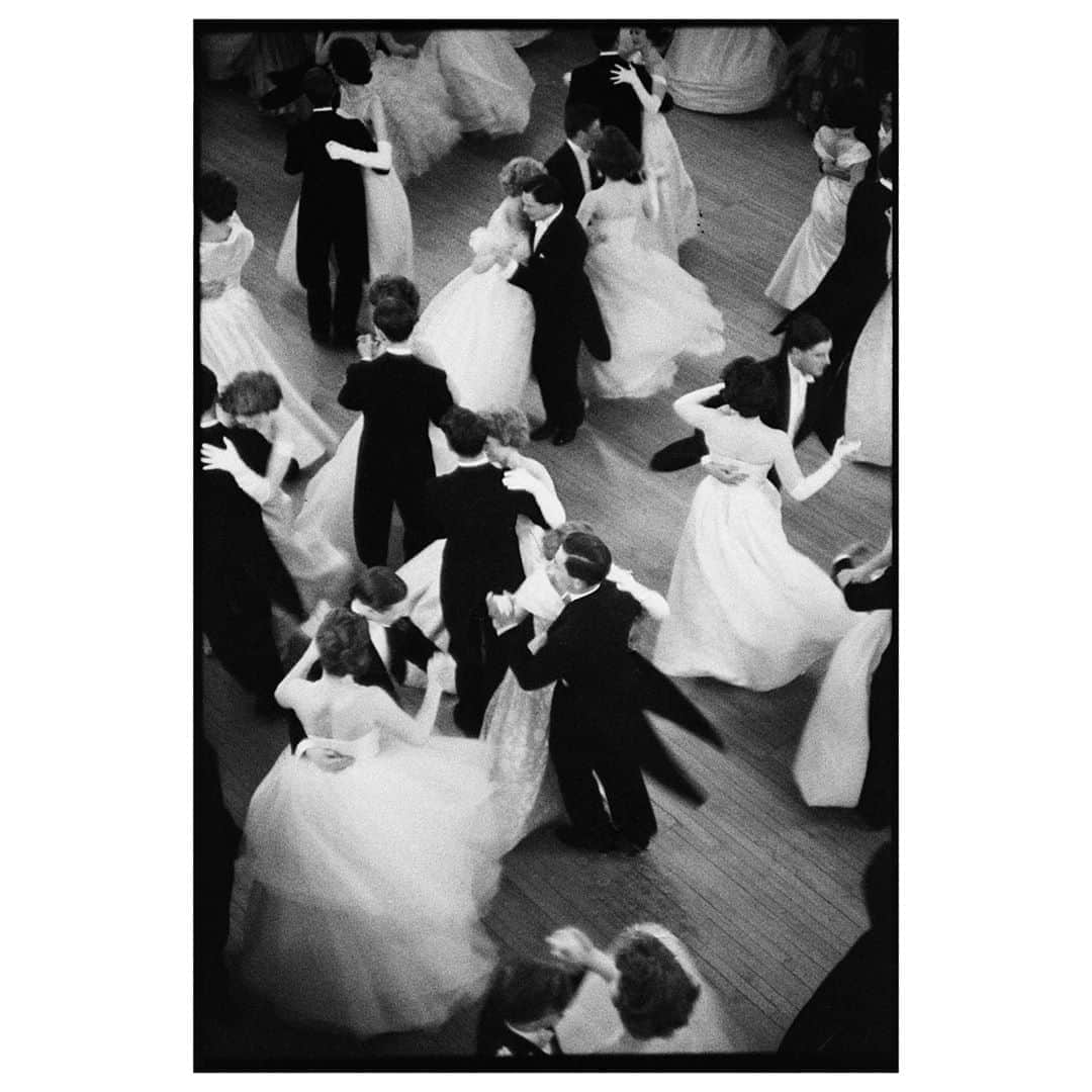 Magnum Photosさんのインスタグラム写真 - (Magnum PhotosInstagram)「In this image of Queen Charlotte’s Ball from 1959 by Henri Cartier-Bresson (@fondationhcb), the camera captures a scene from above the dancefloor.⁠ .⁠ Cartier-Bresson’s scene attracts our gaze to the voluminous taffeta of the young women’s dresses moving as they spin in time to the music, their partners’ suit tails mimicking their motion. The scene is alive, filled with possibility for the women in the scene for whom the dance is a social ritual signalling their next steps into a new life stage.⁠ .⁠ Henri Cartier-Bresson photographed workers and aristocracy alike, animated in movement. See more images at the link in bio.⁠ .⁠ PHOTO: Queen Charlotte's ball. London. GB. 1959.⁠ .⁠ © Henri Cartier-Bresson (@fondationhcb)/#MagnumPhotos」9月9日 18時01分 - magnumphotos