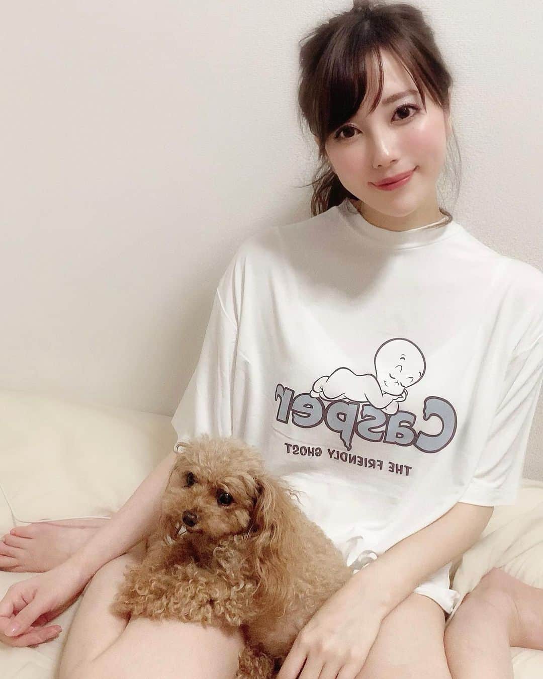 佐倉知里のインスタグラム：「♡♡♡ . Casper へ(・-・へ)💕 . . #gelatepique #ジェラピケ  #casper#キャスパー #かわいいいいいい #2ヶ月半ぶりでした #私は元気です #最後の動画は #陽気な酔っ払い #ティアラの顔 #されるがままなすがまま」