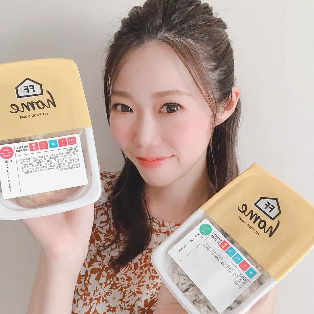 じゅみさんのインスタグラム写真 - (じゅみInstagram)「本日私がいただくのは…💁‍♀️ ﻿ ﻿ 🐟白身魚のフリット﻿ 🍚もち麦玄米ご飯﻿ 🍖やわらかタンドリーチキン﻿ 🥕野菜副菜いろいろ﻿ ﻿ ﻿ なんとこれ﻿ 全部 @fitfood_home の冷凍ミールをチンしただけ🍴💓﻿ ﻿ ﻿ 無添加手作りおかずやごはんが﻿ 急速冷凍されたもの🍽﻿ ﻿ ﻿ 時間がなくてお料理の余裕がないとき﻿ めちゃくちゃ助かる…🥺✨✨﻿ ﻿ ﻿ ごはんは﻿ 完全無農薬なお米に﻿ 葉酸やミネラルを混ぜ込んだサプリごはん🍚﻿ ﻿ おかずも出汁がすごく効いてる😋﻿ プレートだから野菜の彩もバッチリ👌﻿ ﻿ ﻿ 今日作ったのはお味噌汁だけ🤣﻿ たまにはこんな楽な日もあっていいかな❤️﻿ ﻿ せめて盛り付けだけでも可愛くしてみました✨﻿ ﻿ 忙しいけど﻿ しっかり栄養とりたい🍅﻿ コンビニやレトルトじゃ不安🤭﻿ って人におすすめ♫﻿ ﻿ ﻿ #おうちごはん　#fitfood﻿ #fitfoodhome #pr #tavenal﻿ #ワンプレート #無添加﻿ #foodstagram #おうちごはんlover﻿ #健康ごはん　#無添加ごはん﻿ #冷凍食品　#冷凍保存　#栄養たっぷり」9月9日 18時15分 - jumy_as