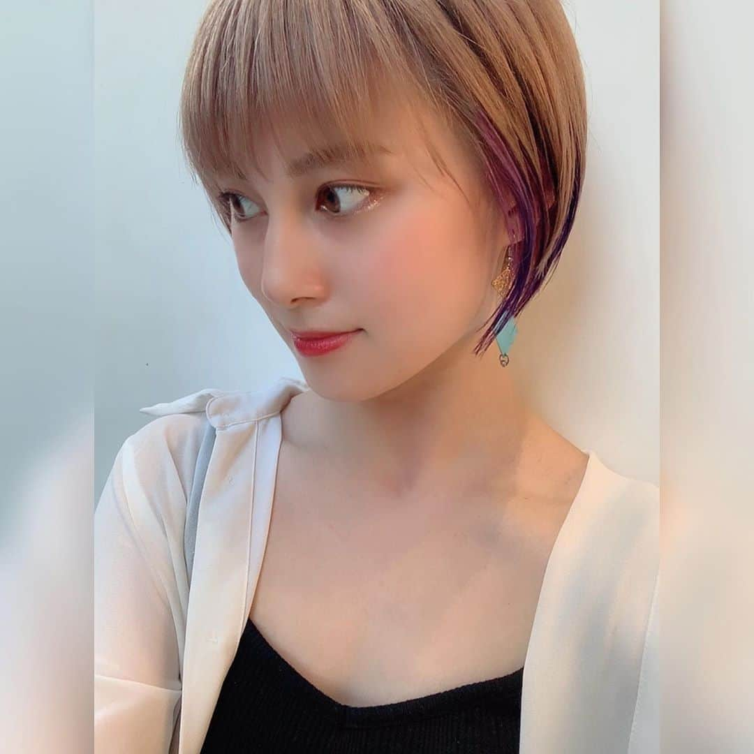 中村里彩さんのインスタグラム写真 - (中村里彩Instagram)「. . . New Color 🎨💜 . . 全体的なカラーは前やってもらったときに好評だったやーつ。 右側だけパープルがチラリで、かわいすぎる😌💜 . めちゃくちゃサラサラヘアになったし ほんまかわいすぎる！！！(二回目) . . いつもたくさん相談のってもらいながら かわいくしてくれてありがとうございます😢✨ #KAINO #中村里彩」9月9日 18時18分 - nakamura_risa_