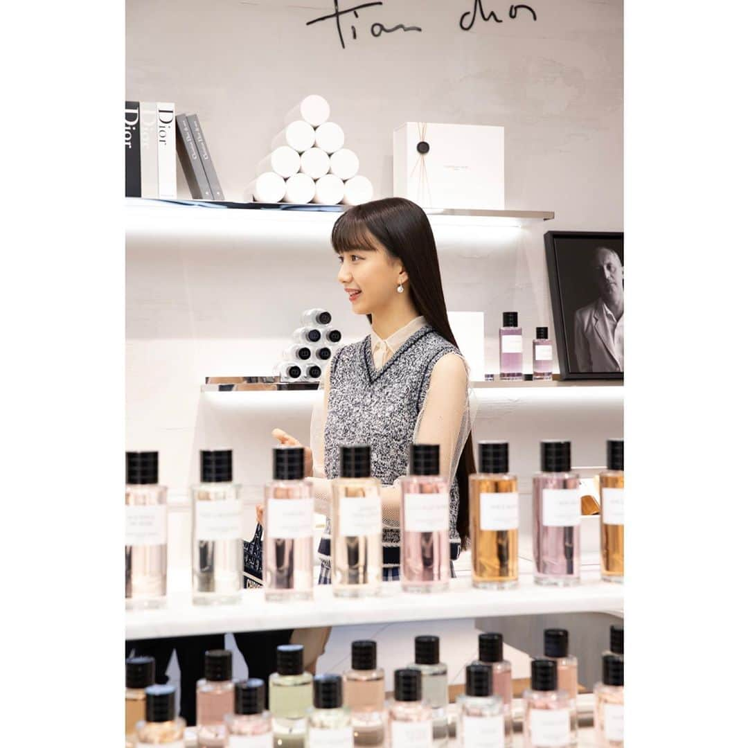 木村心美さんのインスタグラム写真 - (木村心美Instagram)「@dior @diorparfums  GINZA SIXの店舗で、好きな香りを選びました！！！ ・ どれも素敵な香りで、迷ってしまいましたが、Belle de Jour （ベル ドゥ ジュール）に決まりました。 甘〜いものを食べた後の幸福感を香りにしたような香水です。本当に好きです。 ・ ボディクリームは、Jasmin des Anges が好きでした。これまた好みドンピシャの香りでした。本当にオススメです。。。好きな人が出来たら、その人と会う時につけたいな、、、とワクワクしています。うふふ。 ・ お気に入り2つ: Belle de Jour (香水） Jasmin des Anges (ボディクリーム） ・ @fashionsnapcom さんに掲載されています！是非！ 🥰💜🤍」9月9日 18時19分 - cocomi_553_official