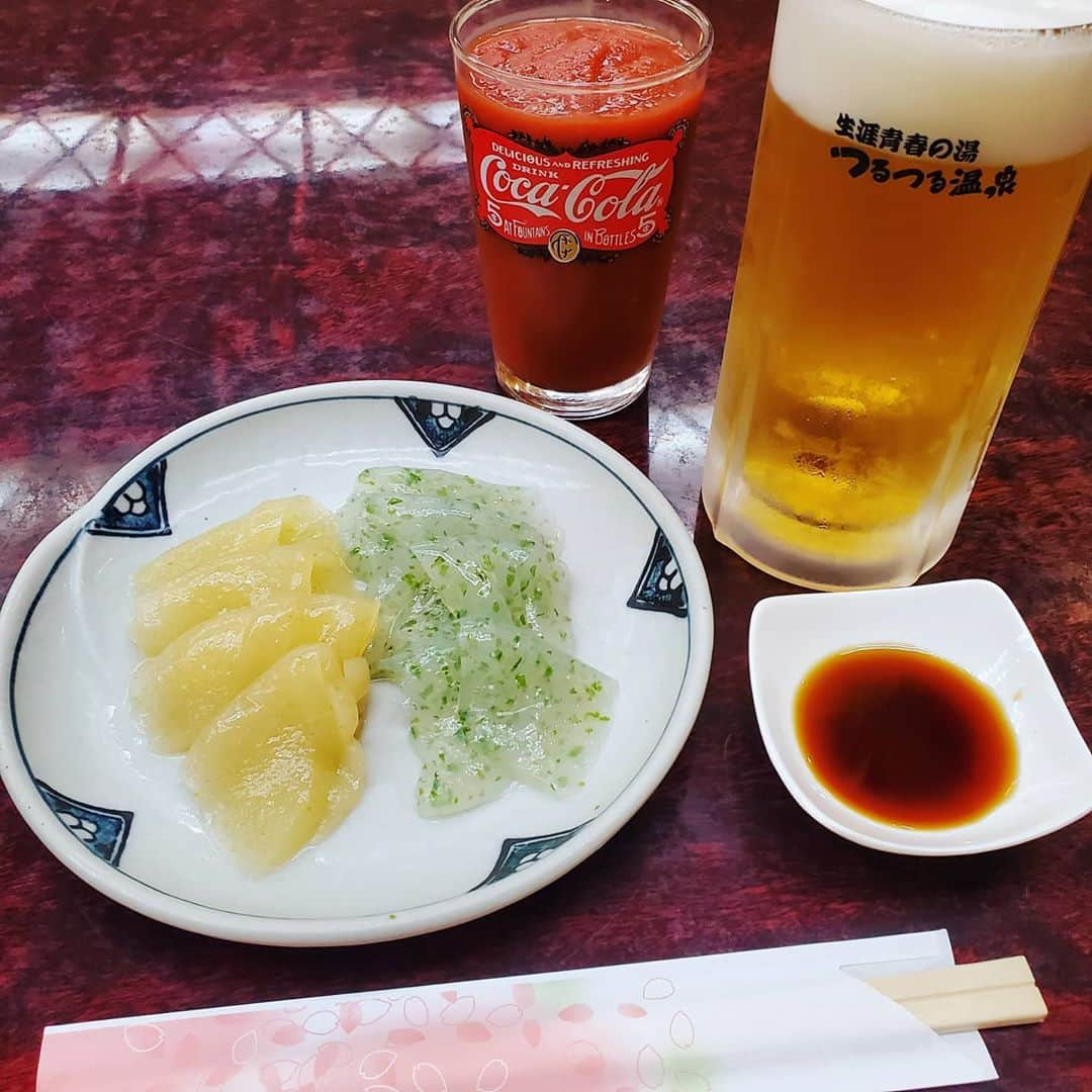 加藤ツバキさんのインスタグラム写真 - (加藤ツバキInstagram)「御岳山→奥の院→七代の滝→日の出山→つるつる温泉 快晴だったのでピコシェルターの出番はなし！ カレーラインナップ自慢しといてまさかのハヤシです😋（一応昨日の写真の右上に箱だけ写ってはいるのだよ 笑）メスティンでお米炊きつつふたの上でついでに温めも。らくちーん！ お昼どきで日の出山山頂は賑わっておりました。平日なのに意外と人多かったなー 下り調子に乗ってほぼ小走りだったのと、七代の滝から長尾平への登りがえげつなかったんで明日はカラダバッキバキかも👿こわー😂 ラストはつるつる温泉でサクッと一杯やって早めに帰宅🙆 コロナで新しい登山ルールもあるし、色々気をつけつつ…って思って気合い入れて行ったけどまずぼっちだから密はなし！というわけで、ゆるゆると山歩きを再開していきたいところ。ただ都内から出るかどうかは悩みどころ🤔丹沢行きたいなー #御岳山 #日の出山 #ヤマメシ #メスティン #雑め #つるつる温泉 #マジつるつる」9月9日 18時20分 - katotsuba_desu