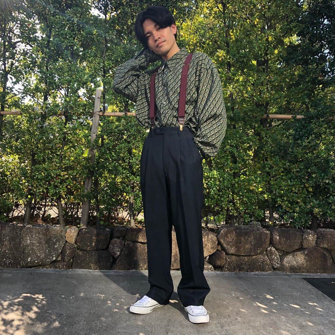 のインスタグラム：「#原宿シカゴ竹下店﻿ ﻿ 【✨U−¥7,000コーデ✨】 ﻿ ﻿ 全身で7000円以下になるように﻿ コーディネートを組んでみました🔥﻿ ﻿ ＊1枚目﻿ ・シャツ ¥3,190 ・パンツ ¥2,090﻿ ・サスペンダー ¥1,100   ☆TOTAL ¥6,380﻿ ﻿ ＊2枚目﻿ ・スウェット ¥3,190 ・パンツ ¥2,090﻿ ・キャップ ¥1,100   ☆TOTAL ¥6,380﻿ ﻿ ぜひシカゴの商品で全身コーディネート﻿ 組んでみてください☺️﻿ ﻿ 皆様のご来店お待ちしております💫﻿ ﻿ 原宿シカゴ竹下店﻿ 東京都渋谷区神宮前1-7-1 B1F﻿ 03-6721-0580﻿ 営業時間 12時〜20時(短縮営業)﻿ JR原宿駅から徒歩3分﻿ 東京メトロ明治神宮前駅から徒歩5分﻿ ﻿ #全身コーデ #coordinate﻿ #outfit #ootd #fashion﻿ #原宿#原宿シカゴ#竹下通り#古着#古着屋#古着屋さん﻿ #古着女子#古着男子#フルジョ#フルダン#フリクロ﻿ #原宿#下北沢#吉祥寺#京都﻿ #harajuku#harajukuchicago#takeshitastreet﻿ #usedfashion#usedstyle#usedmix﻿ #usedclothing#vintage#outfitsociety」