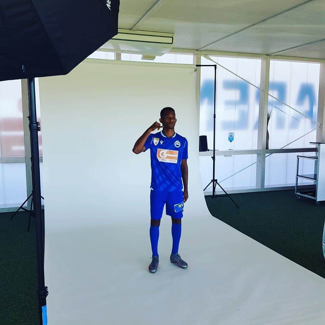 SVホルンさんのインスタグラム写真 - (SVホルンInstagram)「Media-Day beim SV Horn   Erste Einblicke in das heutige Fotoshooting unserer Kampmannschaft für die Saison 2020/21.   Viel Action und Spaß stand am Programm!   Wer ist schon Neugierig auf die Neuen Mannschafts- und Porträtfotos?  #svhorn #bepartofit」9月9日 18時27分 - svhorn1922