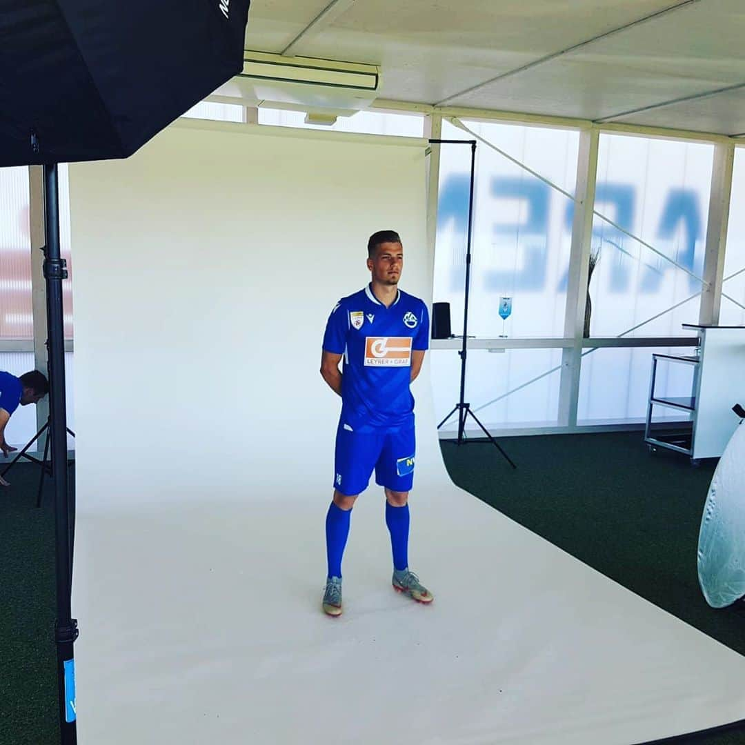 SVホルンさんのインスタグラム写真 - (SVホルンInstagram)「Media-Day beim SV Horn   Erste Einblicke in das heutige Fotoshooting unserer Kampmannschaft für die Saison 2020/21.   Viel Action und Spaß stand am Programm!   Wer ist schon Neugierig auf die Neuen Mannschafts- und Porträtfotos?  #svhorn #bepartofit」9月9日 18時27分 - svhorn1922