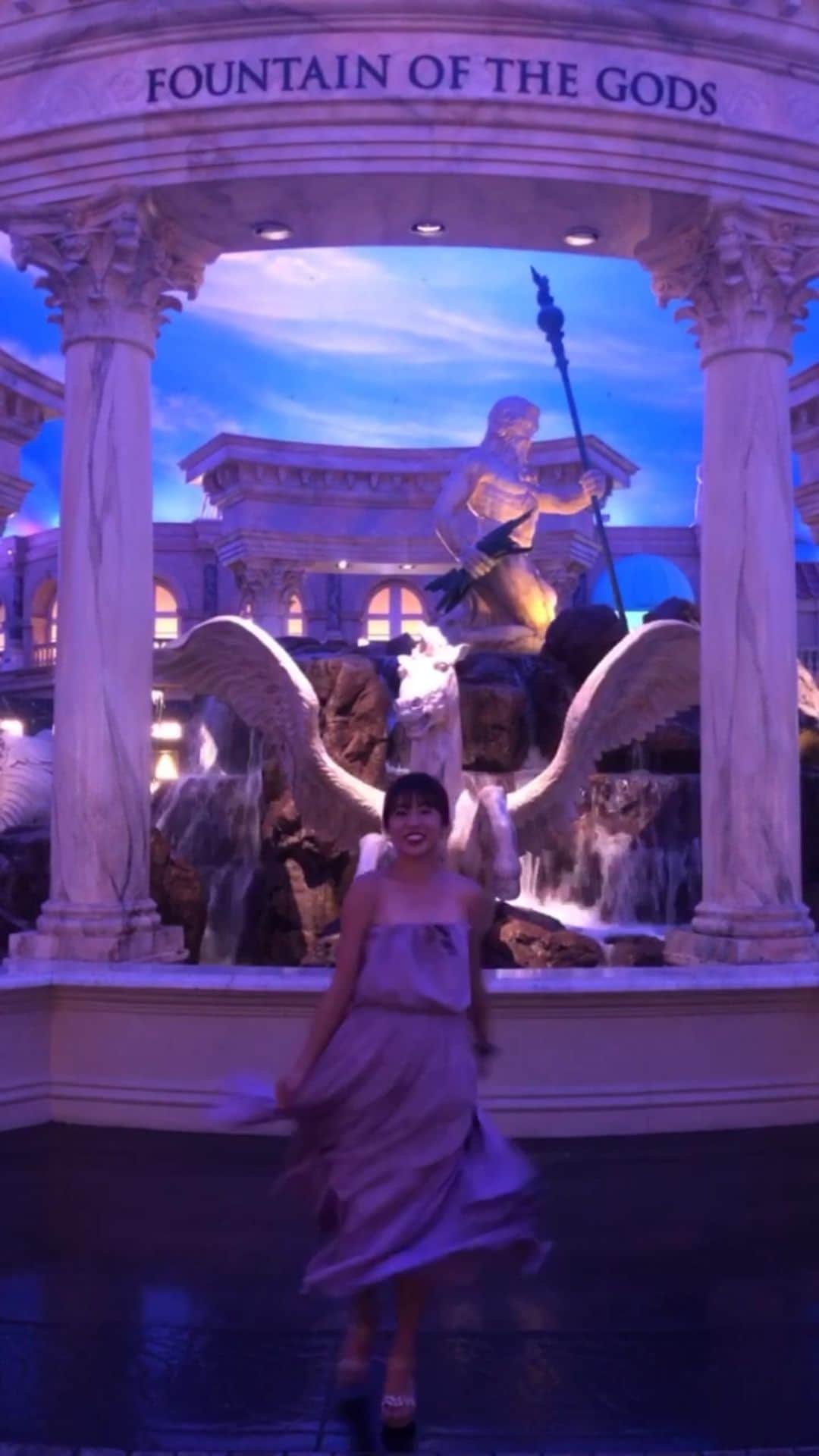 橋本真依のインスタグラム：「Vegas🇺🇸思い出  もう1年経ったのか〜🥺 時の流れははやいな〜💓  #女子力ねーさん#ベガス #夏の思い出」