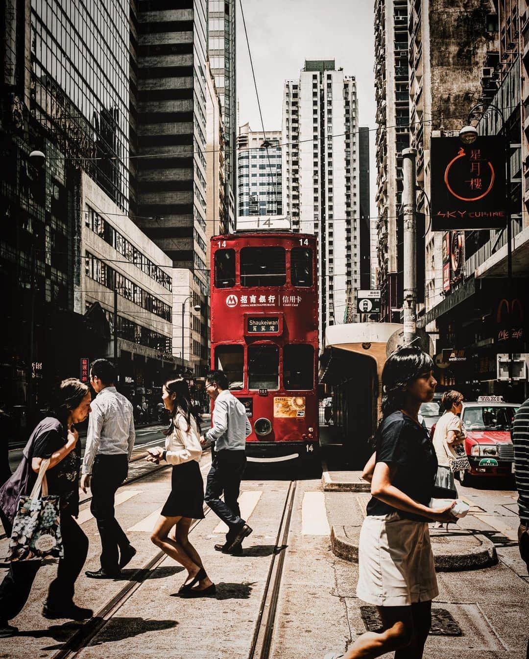 HAYAMI HANNAH ハナさん ど田舎さんのインスタグラム写真 - (HAYAMI HANNAH ハナさん ど田舎Instagram)「🚃 #HKtramways 🇭🇰 上環 香港🇭🇰 @hktramways   #hayamihannah  #Picsofhk #香港 #Sonyimagegallery  #discoverhongkong #instameethk⁠ #awesomehongkong  #hongkongphotography⁠ #unlimitedhongkong  #exploringhongkong⁠ #hongkongstreets  #hongkongnight  #hkphotography ⁠ #hongkong  #hongkonglifestyle #Hongkonginsta  #hongkongstreetphotography⁠ #visualhongkong  #reframinghk  #travelphotography  #sonyimages #moodygrams⁠  #asianlens #adorama  #アガる香港 #yourshotphotographer  #localiiz  #TheHongKongGuide #TimeOutHK」9月9日 18時50分 - hayamihannah