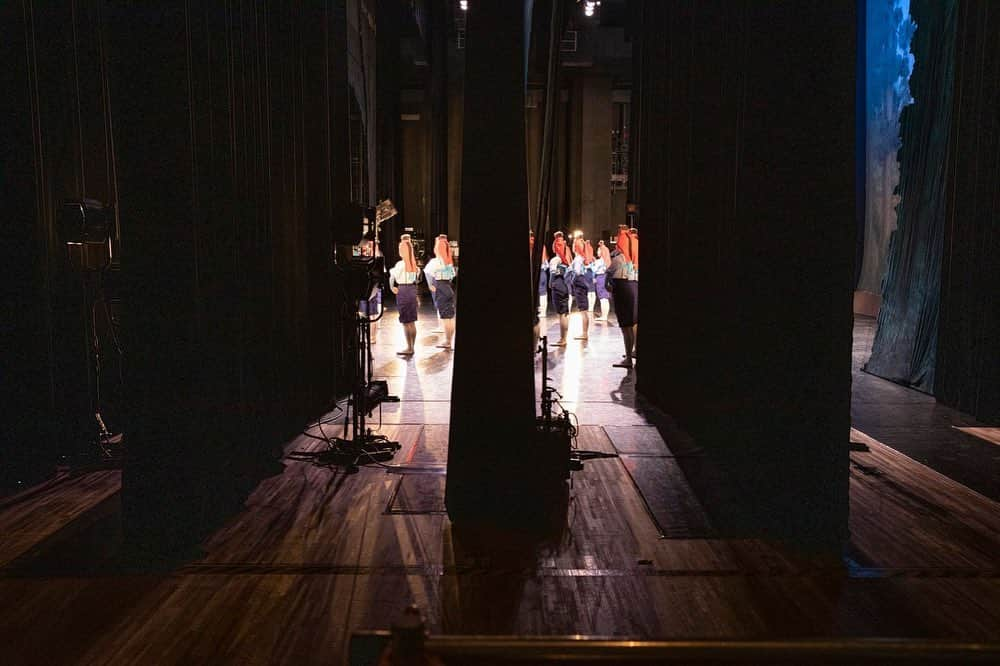 牧阿佐美バレヱ団さんのインスタグラム写真 - (牧阿佐美バレヱ団Instagram)「Behind the scenes Summer Ballet Concert 2020 8/11/2020  by Photographer Akihiko Yokoi @akihiko_yokoi  写真は「サマー・バレエコンサート 2020」 「角兵衛獅子」第2幕 音楽：山内正 振付：橘秋子  全写真はダンサーズブログに掲載しています。 （ @asamimakiballettokyo ）プロフィール欄にあるURLから、ダンサーズブログをご覧ください。 * * * * * #牧阿佐美バレヱ団 #牧阿佐美バレエ団 #AsamiMakiBallet #ballet #balletdancer #バレエ #クラシックバレエ #dancer #dancerphotography #dancephoto #balletphotography #instagramfordancers #balletlife #worldwideballet #文京シビックホール」9月9日 18時51分 - asamimakiballettokyo