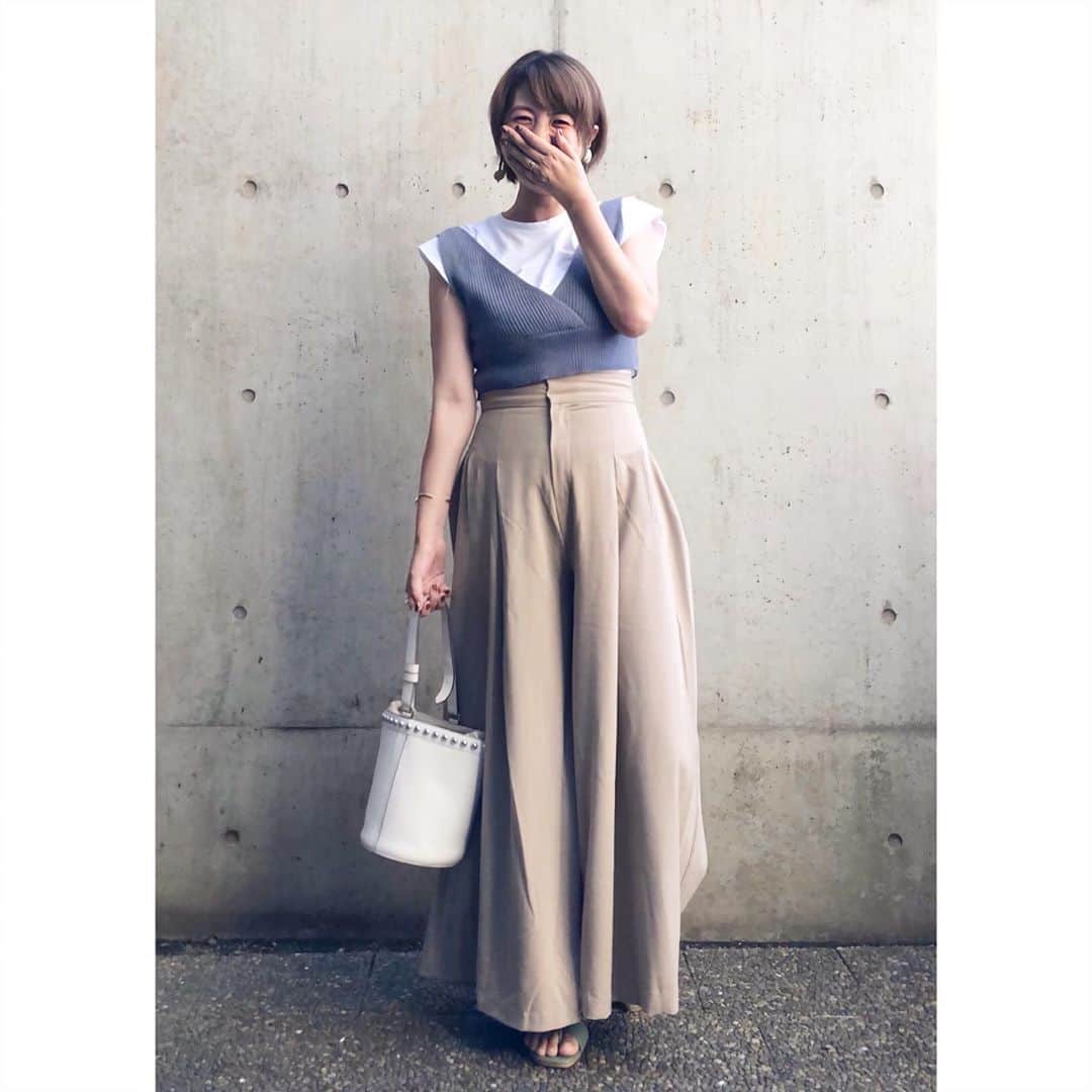 のインスタグラム：「☆☆☆ ・ ・ 秋ネイルしてきた💅 DVD見ながらやってもらったら興奮しすぎて怒られた🤣 ・ 終わった後はみんなでお昼食べて DVD見て楽しかったよー♡ @nao3nail  @natsu420  @yui_nkk  ・ 共通の趣味があるとすぐ仲良くなれるね！！ あ！ @lumier_officialshop のビスチェ ロンTついてるんだけど暑くてビスチェのみで そーゆう着方が出来るのもいいよね ・ ・ ・ ・ ・ ・ ・ #lumier #リュミエ　#zoooytokyo #jandmdavidson #きれいめコーデ #きれいめカジュアル  #大人カジュアルコーデ #大人カジュアル  #code#coordinate#ootd#instafashion#今日のコーデ#ママコーデ#ママファッション#男の子ママ #高身長女子 #ponte_fashion#r_fashion#大人女子#シンプル #シンプルコーデ #きれいめファッション#高身長コーデ #ビスチェ」