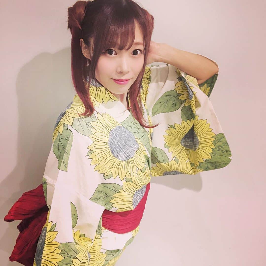 成瀬瑛美のインスタグラム：「オキモチダケデモ。 およふくだけでも。  おキャワな浴衣着て撮影とかするとそりだけでイベントっぽなのです。いべんぽ😍💛✨  HAPPYになれるヒマワリ柄で、楽しい気持ちになれちゃった！👘💕✨ はしゃぎたい気持ちが満たされmaximum(*＾ω＾)ｗ  #soubien #創美苑 さまありがとうございます☺️💖✨」