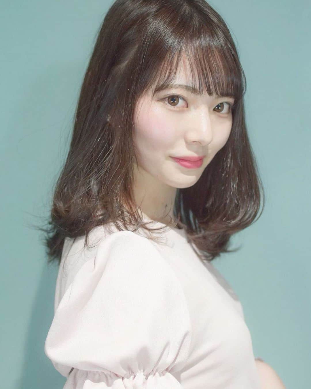 林桃絢美のインスタグラム：「・ こんばんは🌠 ・ 昨日載せたデータの別バージョンです☺✨ どちらの方が良いですか？  本日も #もなポチ ,RTしていただけたら嬉しいです🌷🌟 いつもありがとうございます！ ・ ・ #日本女子大学コンテスト　#日本女子大学　#ミスコンテスト #サロンモデル #サロンモデル希望 #サロンモデル東京 #被写体 #被写体モデル #美容院　#内巻き」