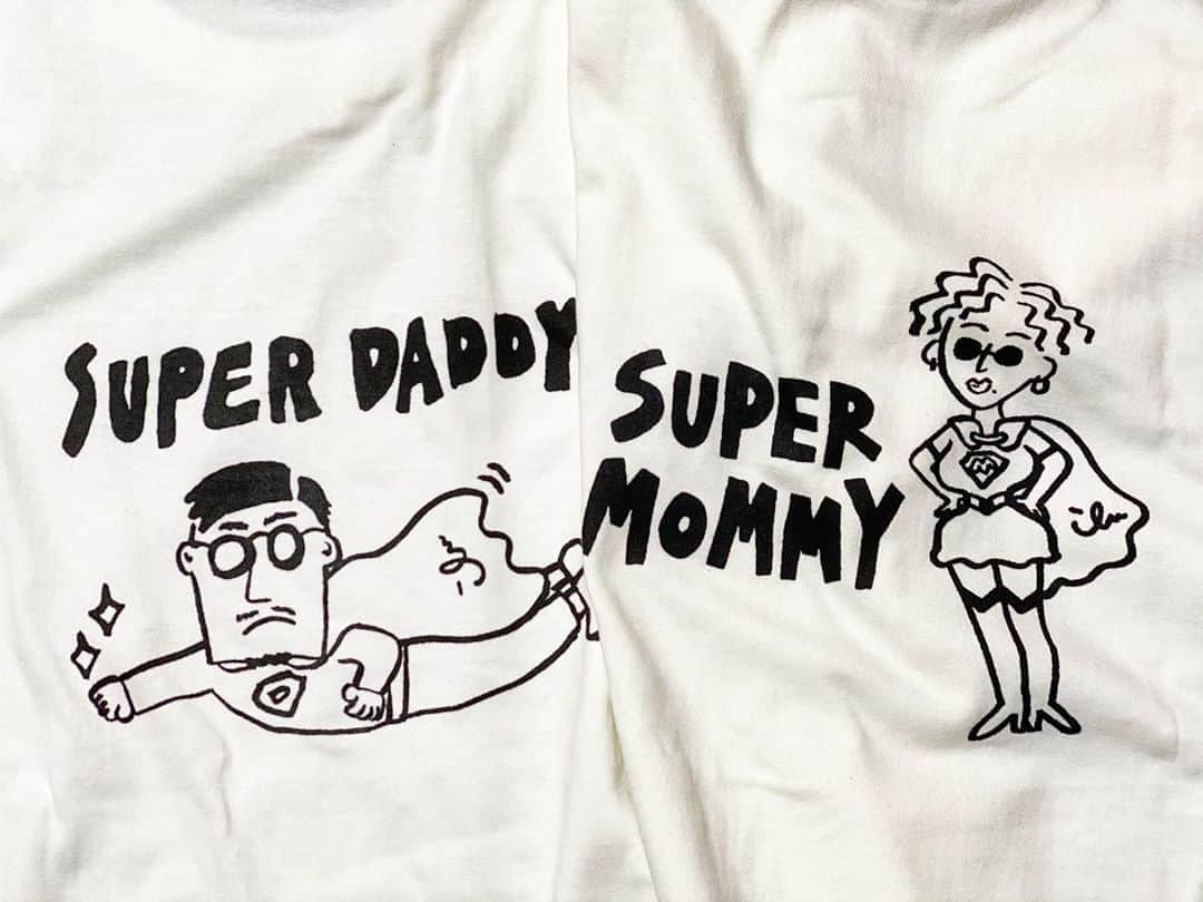 original brand 【ilu098】さんのインスタグラム写真 - (original brand 【ilu098】Instagram)「アイルふく 前回大好評だった"スーパーダディ"に続き、 "スーパーマミィ"が仲間入り♫ こりゃたまらない！ 店舗:9/10(木)~ Web:9/11(金)~ ・Super Daddy ¥4,080- S M L XL ・Super Mommy ¥4,080- S M L XL #ilu098 #superdaddy #supermommy #沖縄 #tシャツ #ダディ #マミー」9月9日 19時12分 - ilu098