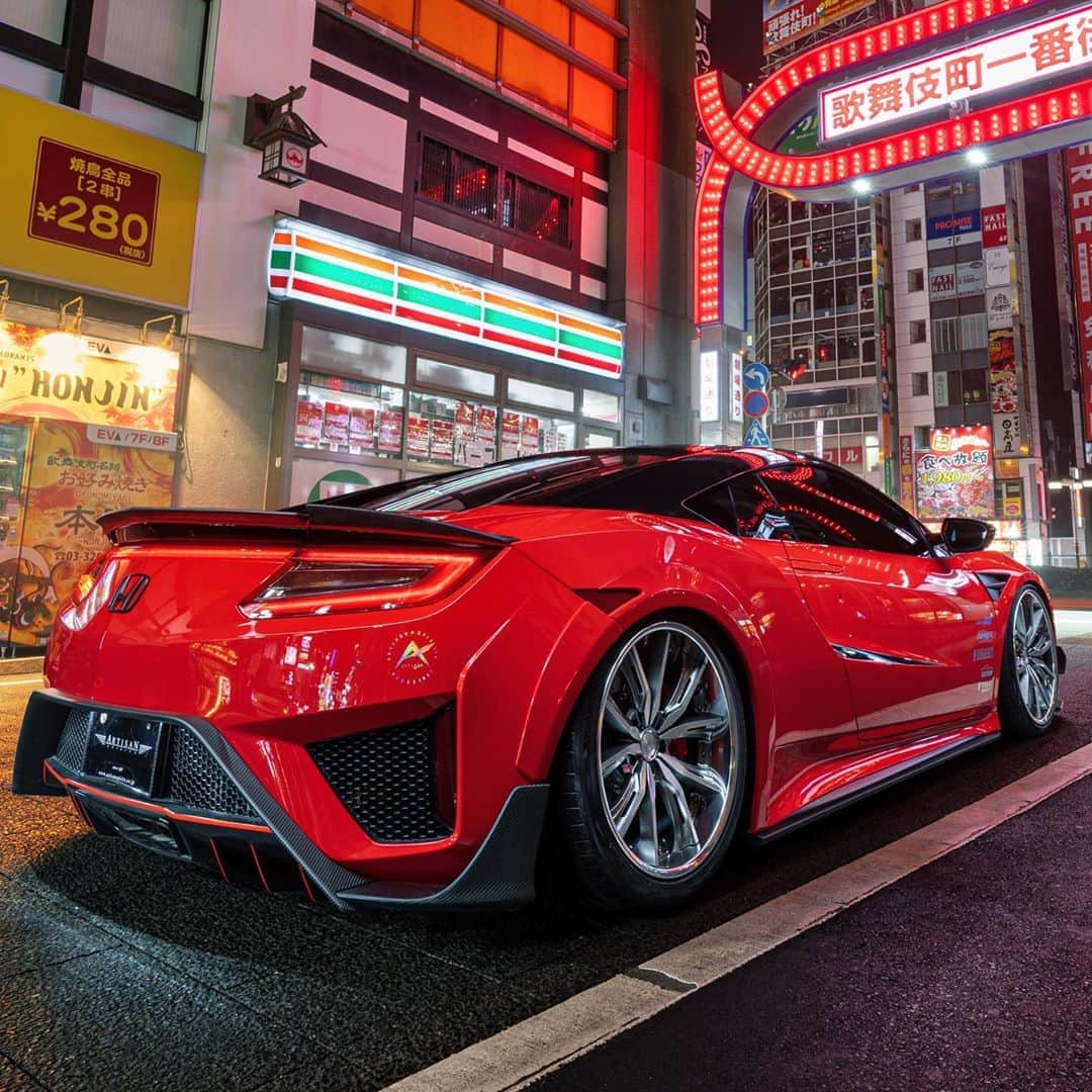 のインスタグラム：「HONDA NSX CAA-NC1 Suspension : @airrexjapan  Wheel : LEONHARDIRITT  Tire : @yokohamatire  BODYKIT :  ARTISAN SPIRITS /// SPORTS LINE BLACK LABEL  www.artisanspirits.co.jp  #artisanspirits #artisan #アーティシャンスピリッツ #アーティシャン #blacklabel #acura #acuransx #nsx #hondansx #nsxgram #nsxprime #honda #evasivemotorsports #ravspecjdm #butlertire #jworksunlimited #premierautowerkz #suvproject #kanooperformance #car_life_staff #トラウム #車庫小舗 #nigeljdmparts #advancedautoperformance  #ottoautoservice #mr__lexus #jacksonguitars #leonhardiritt #yokohamatire」