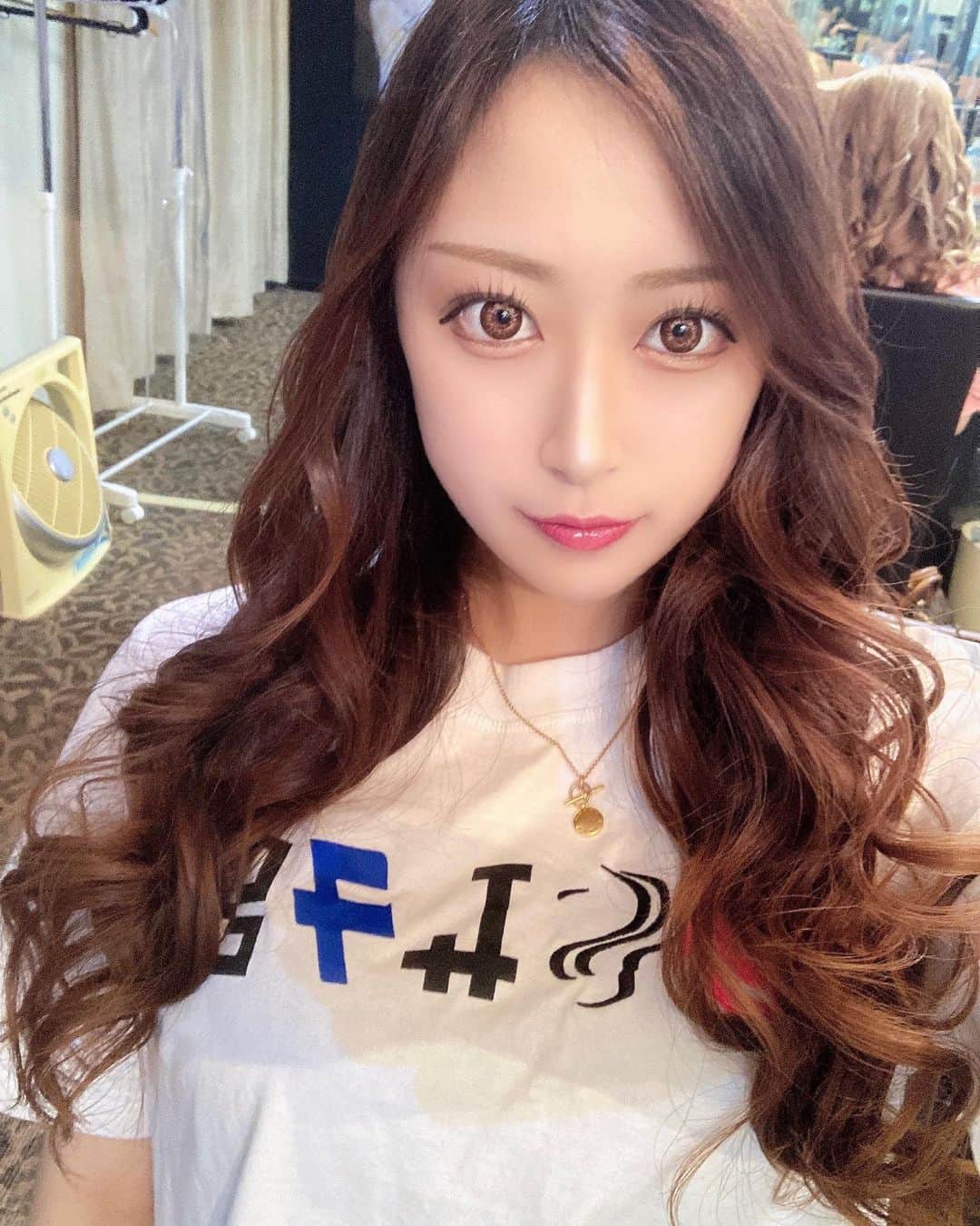 のインスタグラム：「・ いつも揺るがない巻き下ろし ハーフアップとかしてみたい ・  #錦#錦3#錦3丁目 #キャバクラ#キャバ嬢#名古屋#栄#女子大#ホスト#歌舞伎町#新宿#ミナミ#北新地#祇園#中洲#すすきの#夜職#ナイツネット#サロンドゴールド#おうち時間#followｍe #follow #f4f#followforfollowback #いいね返しは絶対 #いいねした人で気になった人フォロー #いいね返し #ヘアセット #巻き下ろし」