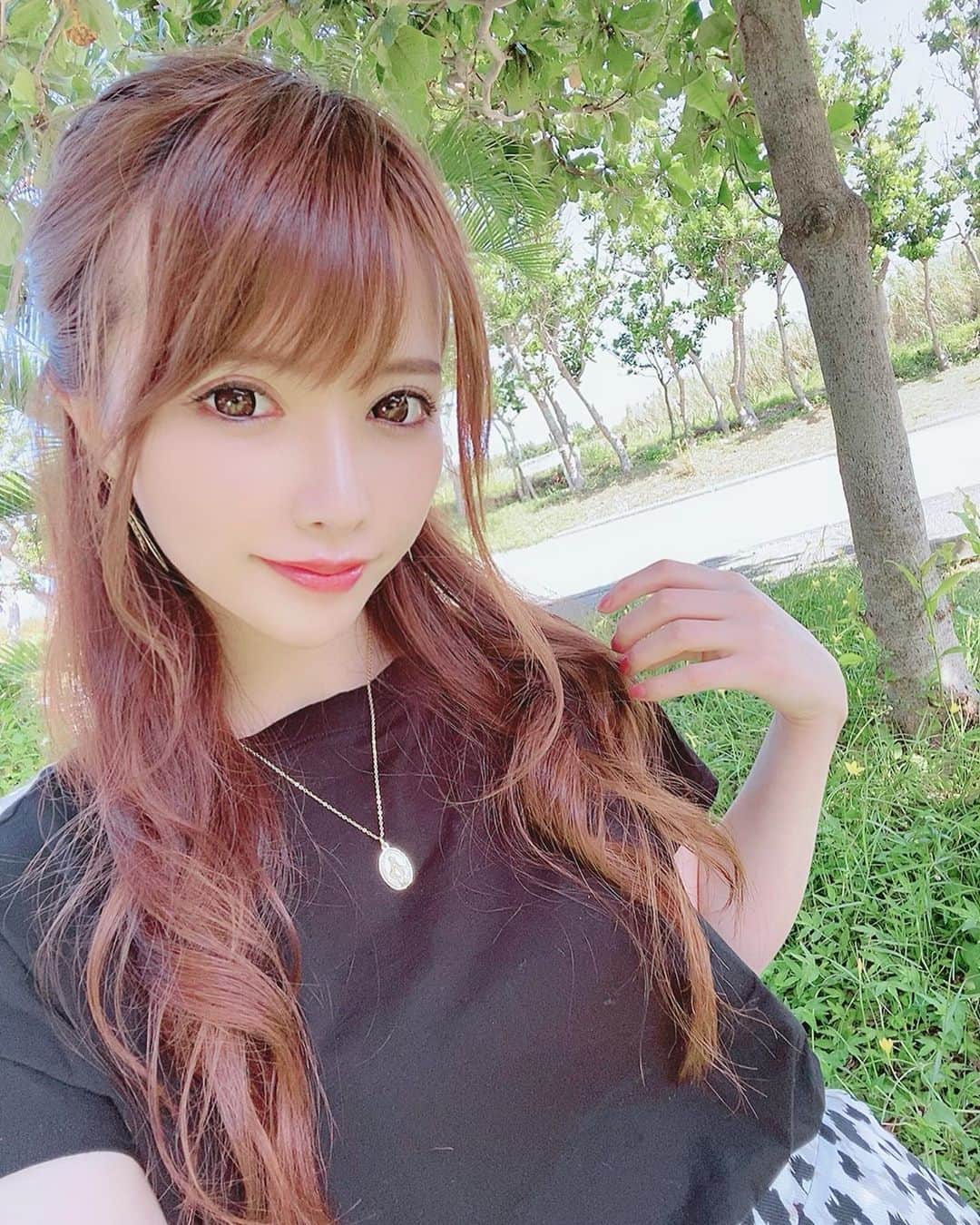 優月美羽さんのインスタグラム写真 - (優月美羽Instagram)「カラコンは @lanicon_official さんの💗 お気に入りのnaturalビッグチョコ🍫これ盛れるからまた頼んだ❤️👀 もう一個頼んだやつがあるから付けたらまた載せます🥰  ネックレスは丸いゴールドの探しててやっと見つけた😎👍 可愛い〜〜💗 @adel_accessoryshop のだよん！ クーポン出ていて【miu】入力すると20%OFFになります😆💓 メンズ、レディース共に付けれます👍🧏‍♀️  #lanicon #ラニコン #カラコン #カラコンレポ #naturalbigchoco #1年カラコン #送料無料  #ネックレス #ゴールドネックレス #necklace #ootd #instalike」9月9日 19時33分 - miu.yuzuki