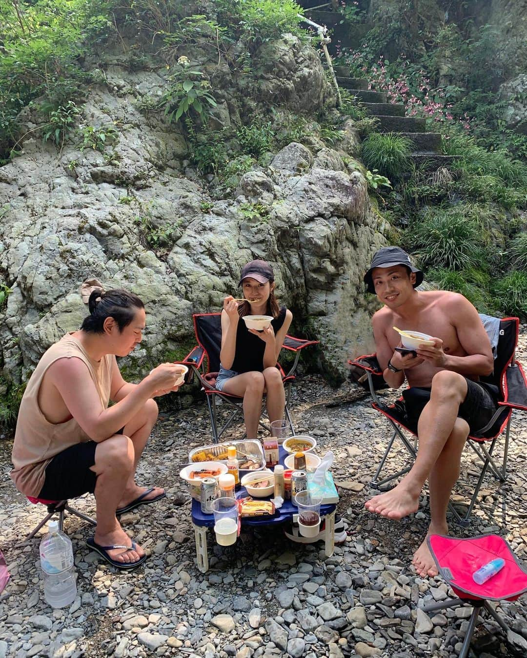 DJ Cellyさんのインスタグラム写真 - (DJ CellyInstagram)「川でBBQ🍃 人生で初めて、川で遊びました。  予想以上にキレイで楽しくて、連れてきてくれた彼と、彼の友達夫婦には本当に感謝☺️  @shimo_u と @eminakajima ちゃん本当凄すぎて、 川なのにスパイスからカレーを作ったり胡瓜の浅漬けを仕込んできてくれてたり… そしてBBQの手際の良さ、 もう、凄すぎて感動でした😭😭本当にありがとう。カレーが美味しすぎて忘れられない…！  川、良いところだ…  #彼氏の方が映えた  #川 #河 #川でbbq #bbq #バーベキュー #川でbbp #川遊び #川遊びキャンプ #夏 #夏休み #夏の思い出 #夏空 #水着 #ビキニ #bikini #barbeque #riverside #river #bbqing #summer #summervacation #summertime #秋川渓谷 #秋川渓谷バーベキュー #秋川渓谷bbq」9月9日 19時28分 - celly_cecilia