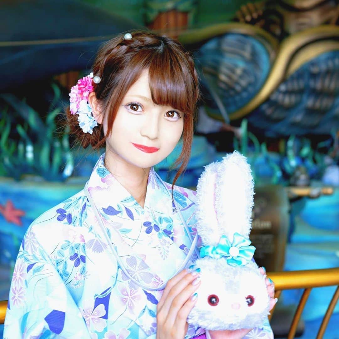 眞白ありすさんのインスタグラム写真 眞白ありすinstagram 夏ももうすぐ終わっちゃうから浴衣ディズニー 浴衣着れてよかった マーメイドラグーンの入り口で撮ったら浴衣と色が合ってた 浴衣ディズニー ディズニーシー ディズニーコーデ