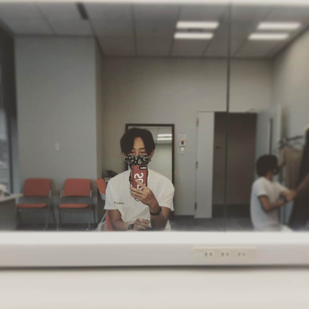 渡部幸也のインスタグラム：「8日.9日の連日で、ヘアメイクのお仕事に行ってきました💄  9月なのにまだ暑いので、スタジオ撮影だったから本当に助かりました😅  オンエアはまだ先📺📡  明日は朝10時からお客様スタート✂︎  今週も頑張ります🙏  #ヘアスタイル #ヘア #髪型 #ヘアカタログ #ヘアセット #くせ毛風パーマ #透明感カラー #hair #恵比寿美容院 #代官山美容室 #代官山美容院 #美容学生 #中目黒美容師 #代官山美容師 #恵比寿美容師 #中目黒美容室 #中目黒美容院 #恵比寿美容室 #サロンモデル #中目黒ランチ #恵比寿ランチ #riLLa #中目黒 #代官山 #恵比寿 #猫 #ar_magazine #murua #riLLa中目黒  #猫のいる暮らし」