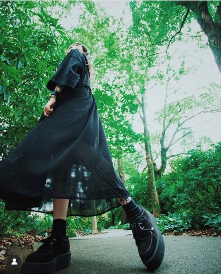 アンダーグラウンドのインスタグラム：「@i_am_amits  wears the Original Wulfrun Creeper- this is the triple sole version of the Wulfrun "family" and available in Suede, In Leather and Vegan friendly options.⁠ ⁠ Photograph @makesnap.jp⁠ ⁠ ⁠ ⁠ #UndergroundEngland #UndergroundShoes #UndergroundCreeper #WulfrunCreeper #Creepers #Underground #Wulfrun #OriginalCreeper #algender」