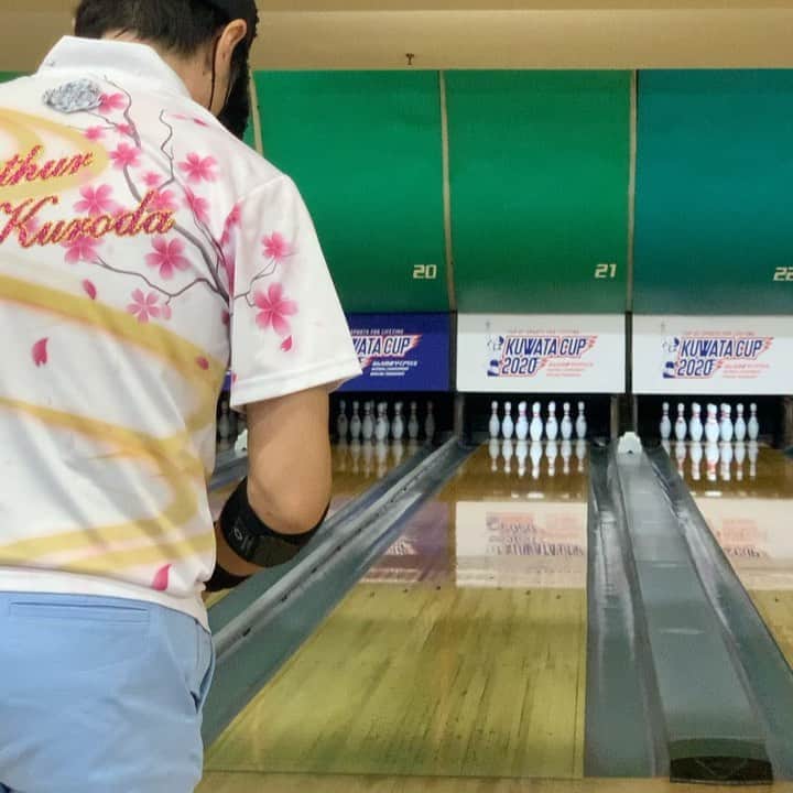 黒田アーサーのインスタグラム：「昨日の投球動画です😊まだまだ直す所がいっぱいあるなー😅💦頑張ろ‼️ #bowling #practice  #ボウリング練習 #ボウリング好きな人と繋がりたい  #ボウリング愛 #볼링」