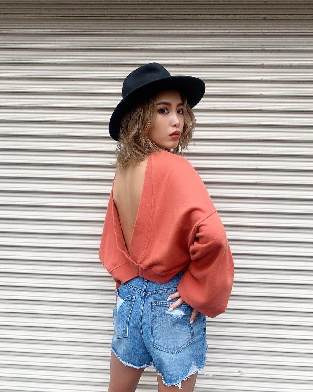 のインスタグラム：「#egoistsnap @yasumaru_miku 165cm SHIBUYA109 STAFF ・ MUST BUY CODE ・ TOPS/¥4,980+tax BOTTOM/¥6,980+tax HAT/¥4,980+tax ・ ・ #egoist#fashion#shibuya#staff#snap#渋谷109#エゴスナップ#コーディネート#マストバイ#エゴ#エゴイスト#カラー#コーデ#ファッション#トレンド」